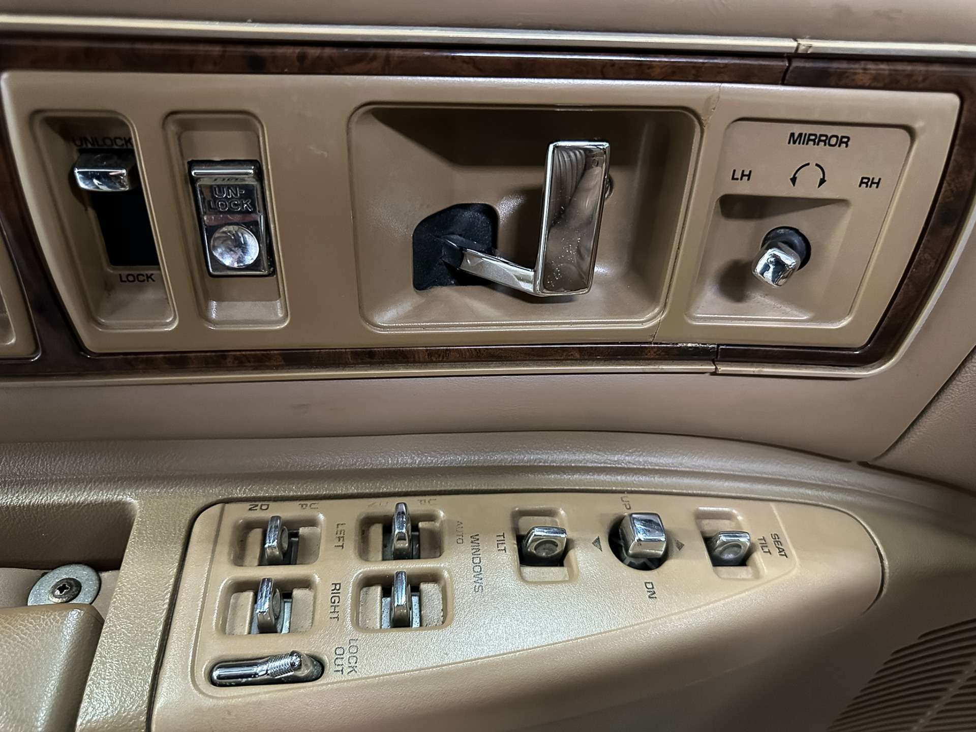1993 Buick Roadmaster 29