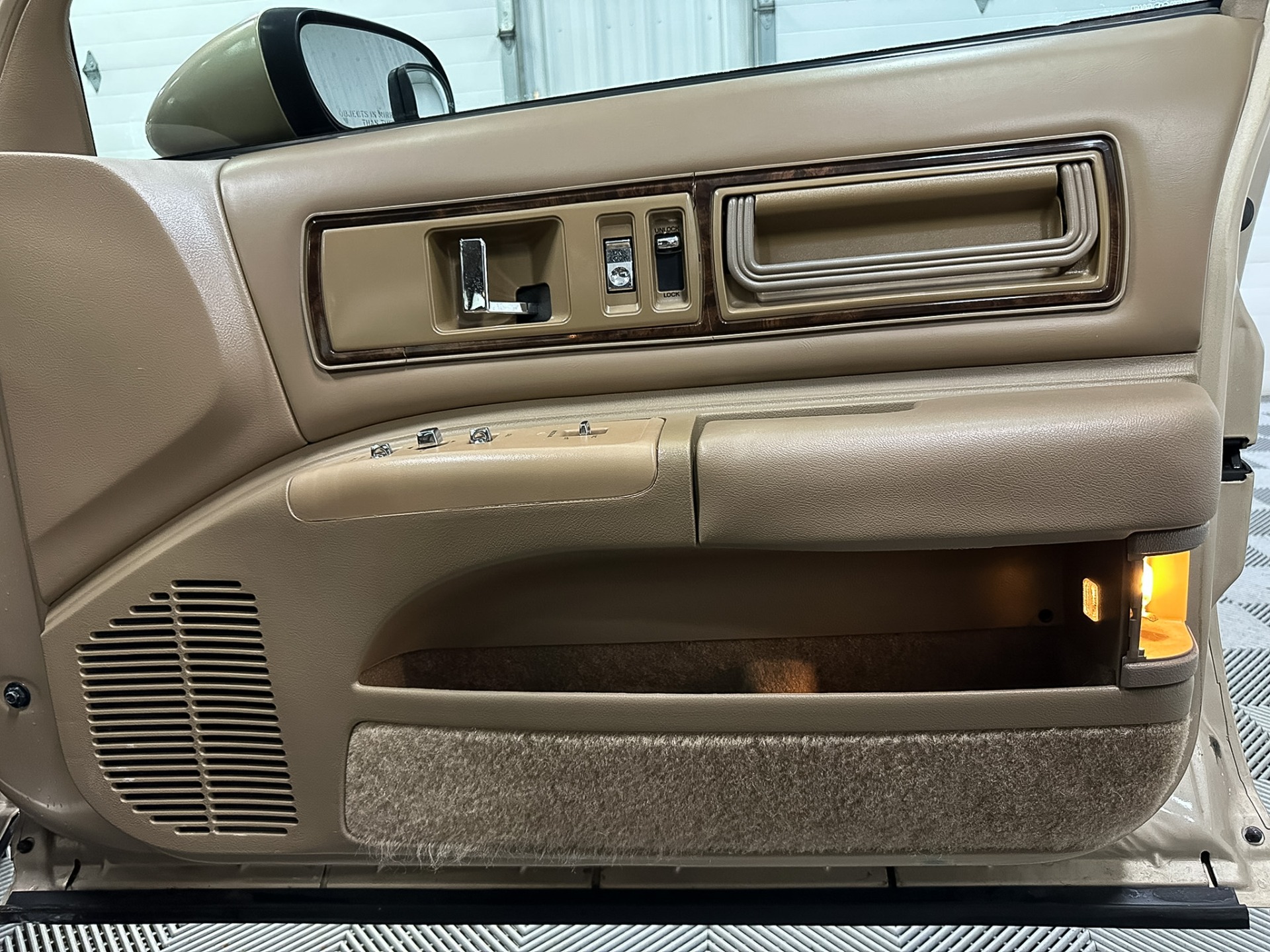 1993 Buick Roadmaster 33