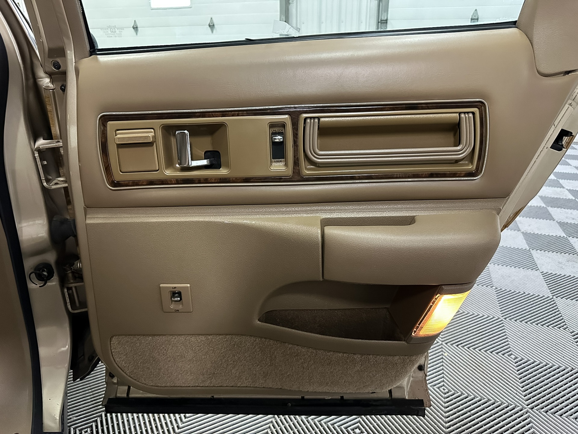1993 Buick Roadmaster 38