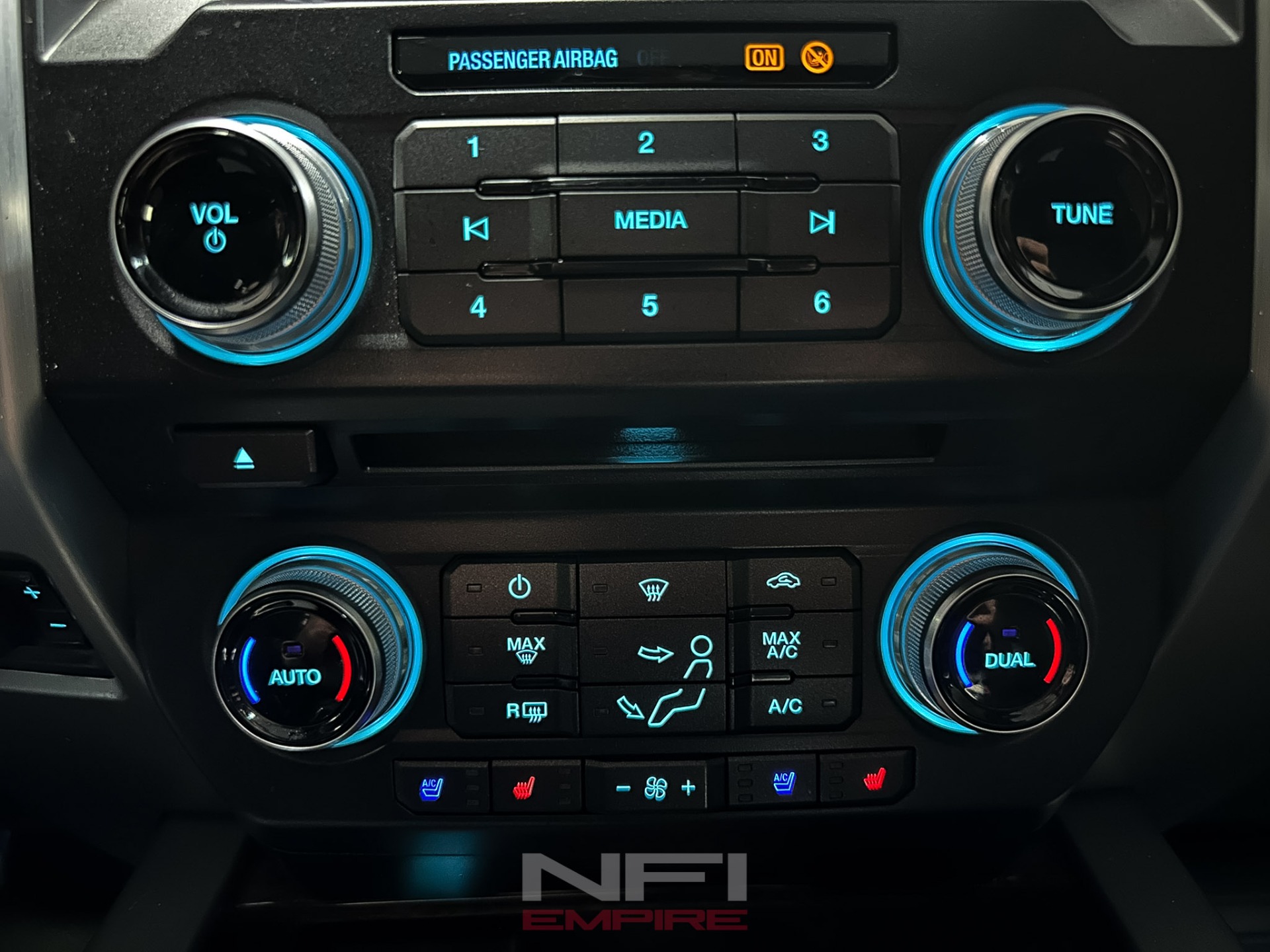 2017 Ford F450 Super Duty Crew Cab 31