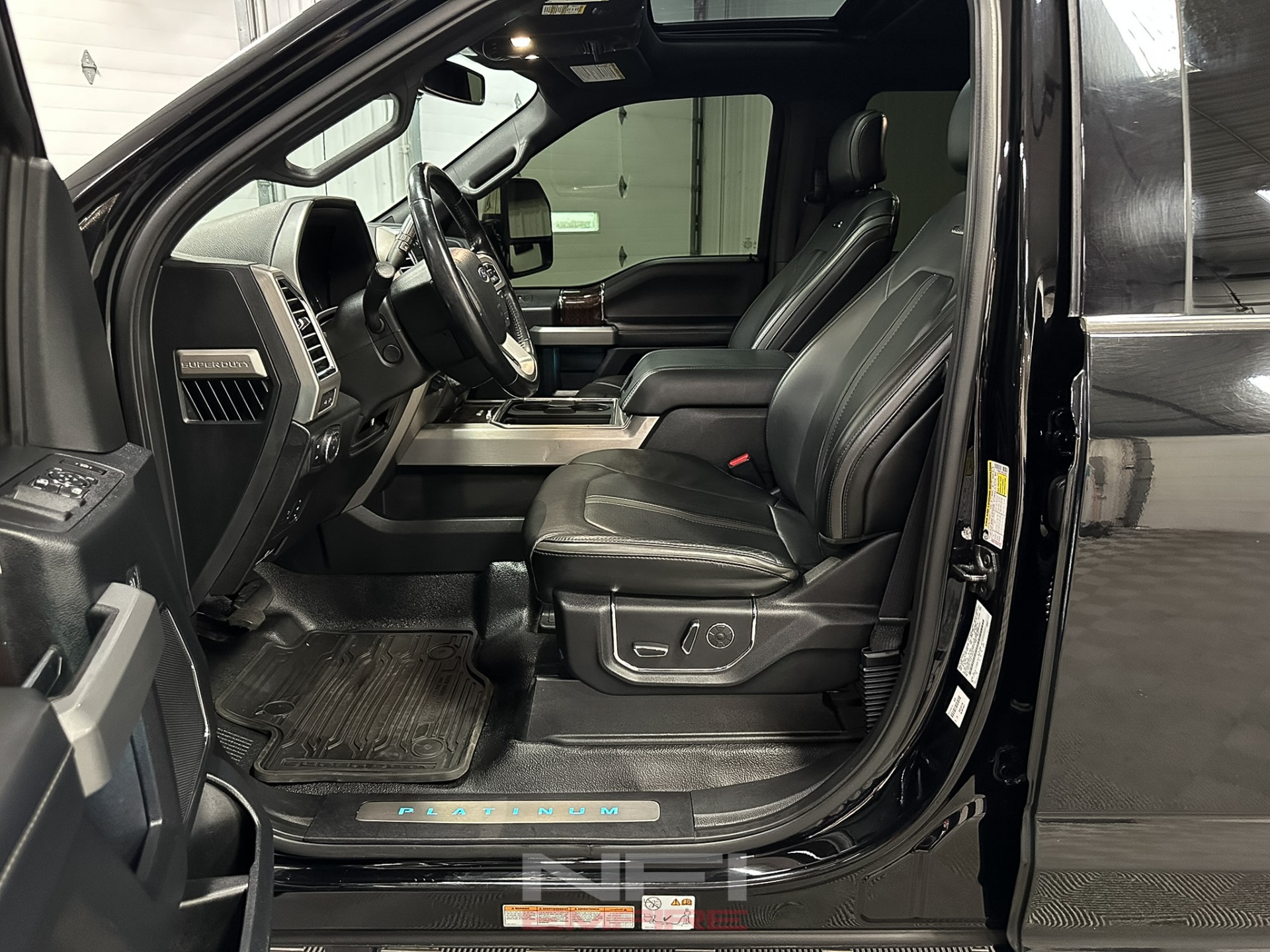 2017 Ford F450 Super Duty Crew Cab 38