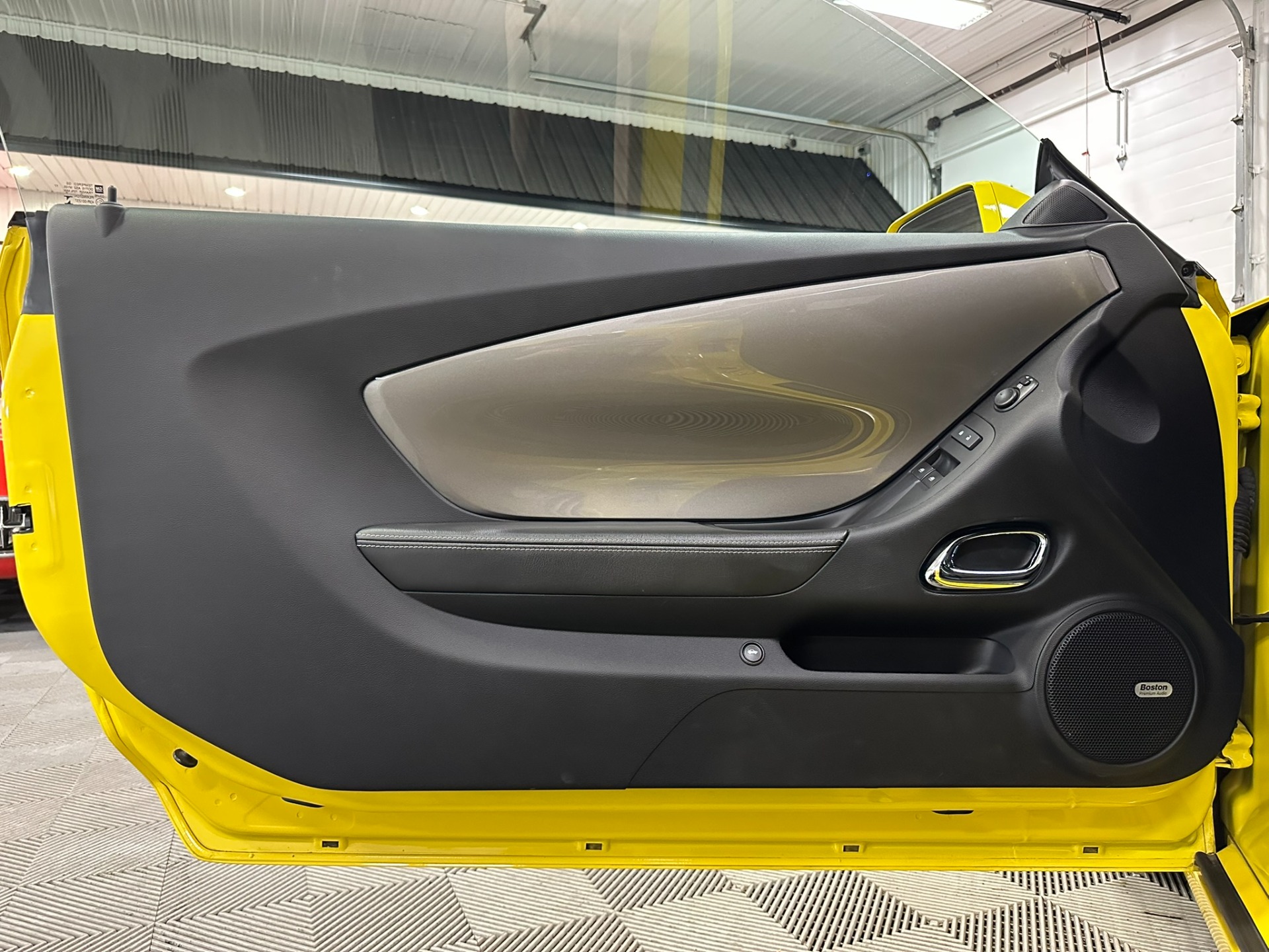 2015 Chevrolet Camaro 35