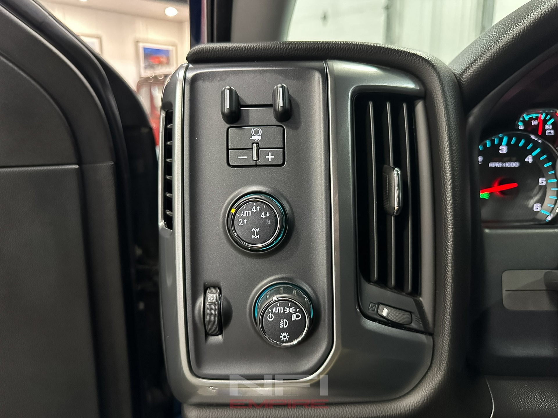 2016 Chevrolet Silverado 1500 Double Cab 29