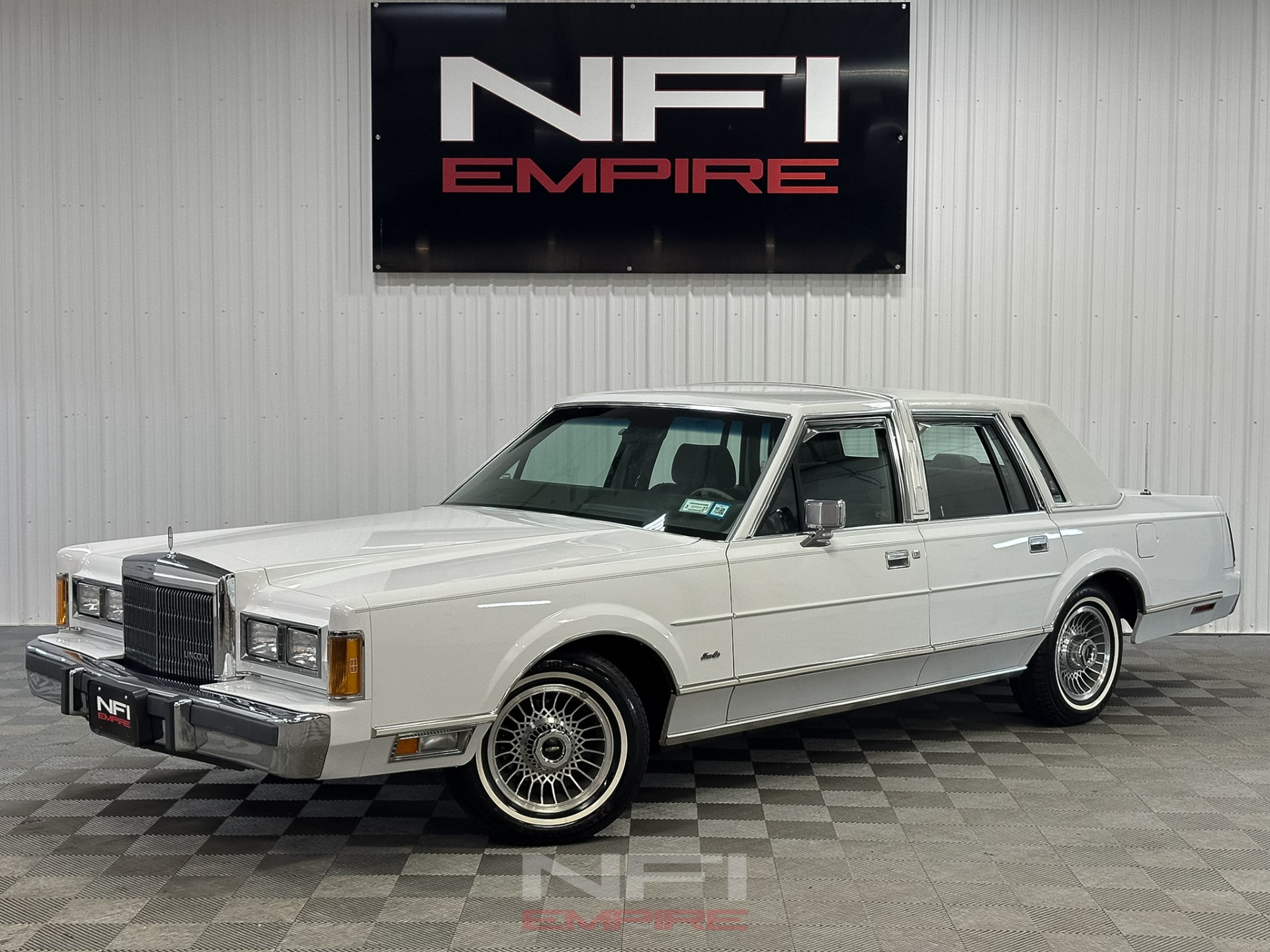 1989 Lincoln Town Car 1