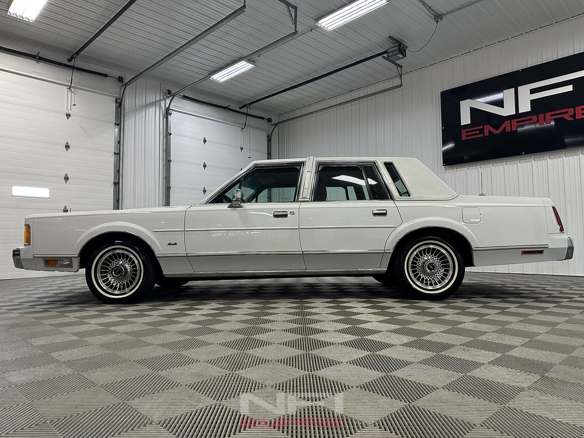 1989 Lincoln Town Car 11