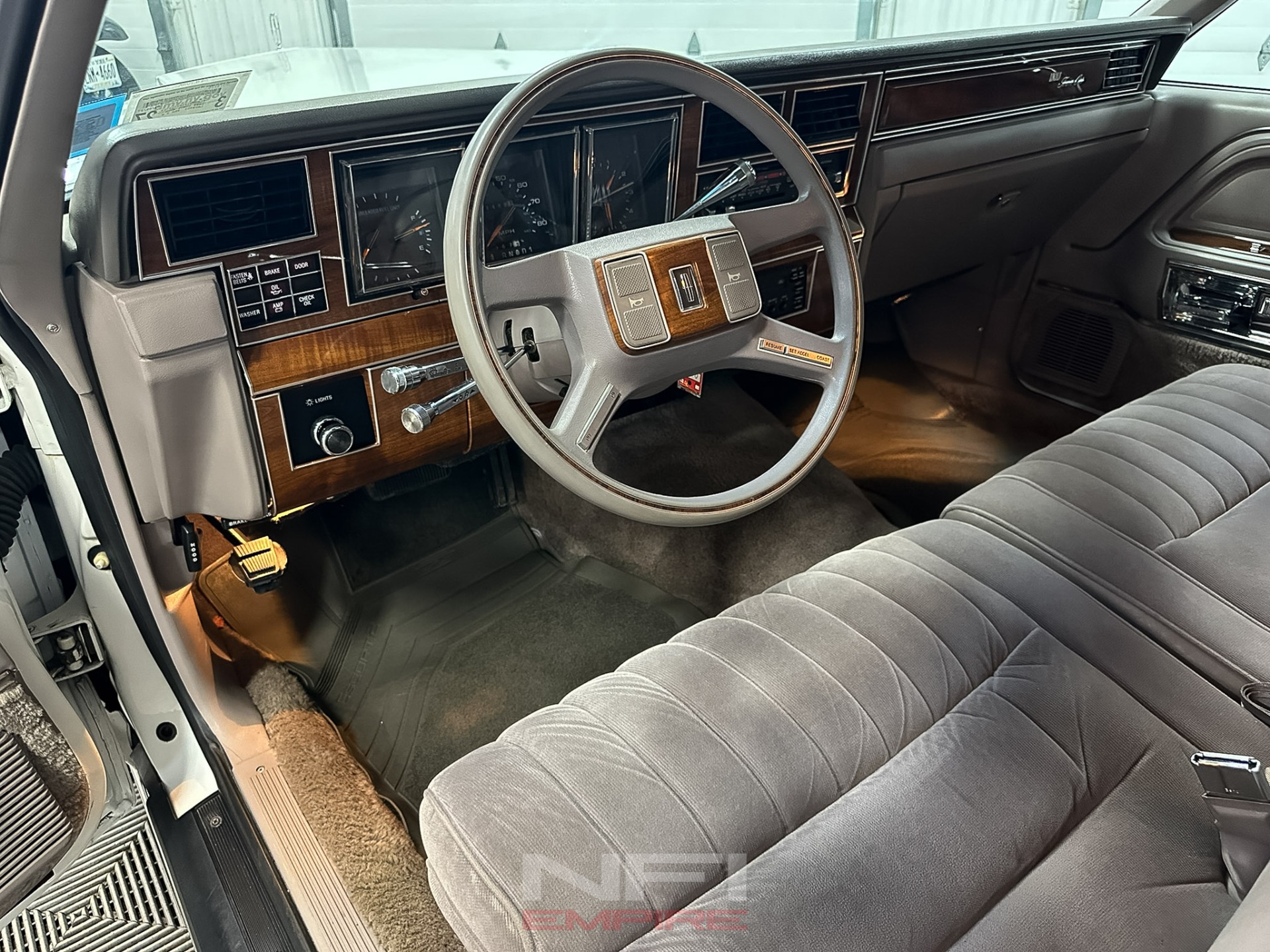 1989 Lincoln Town Car 23