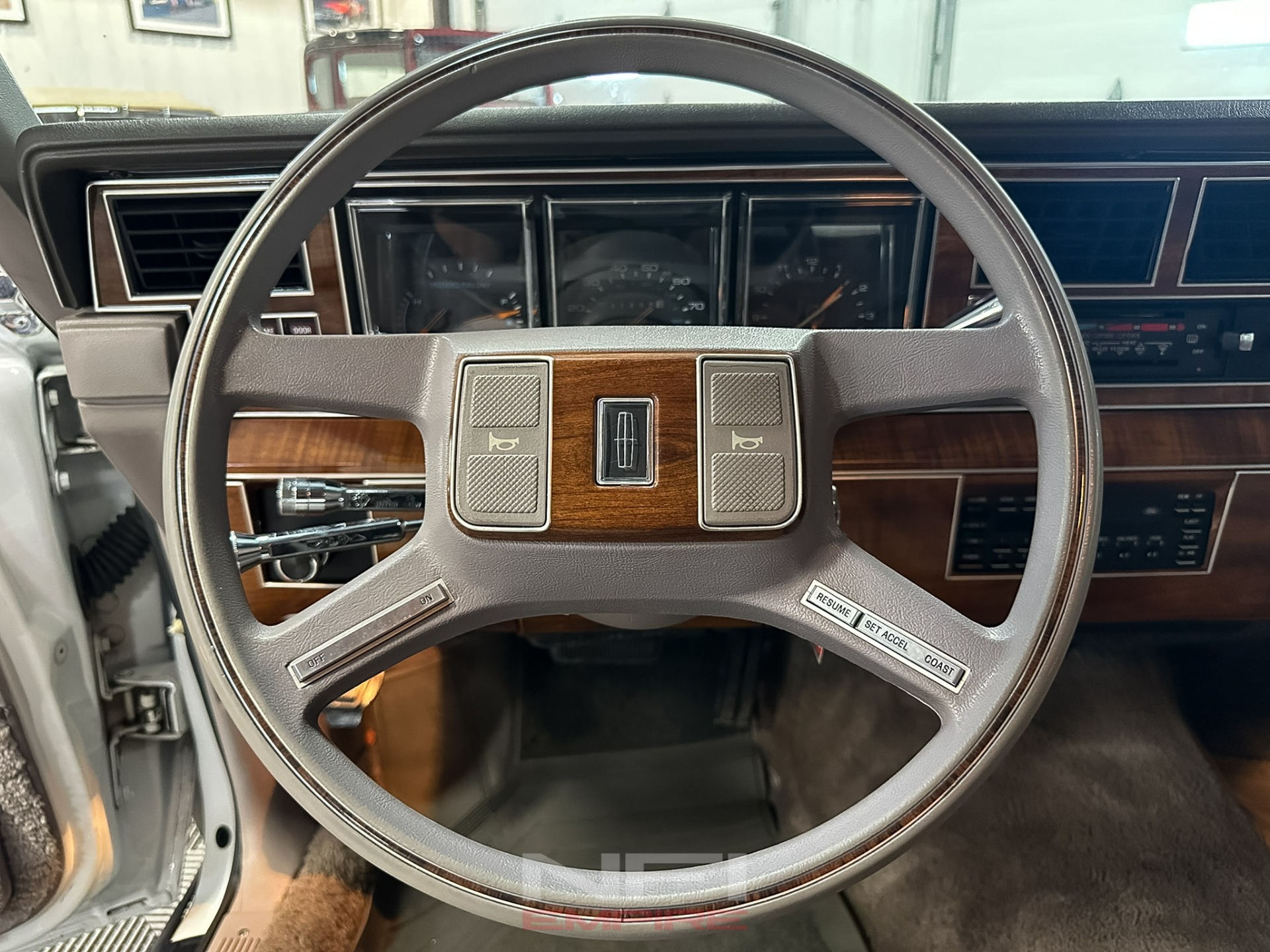 1989 Lincoln Town Car 25