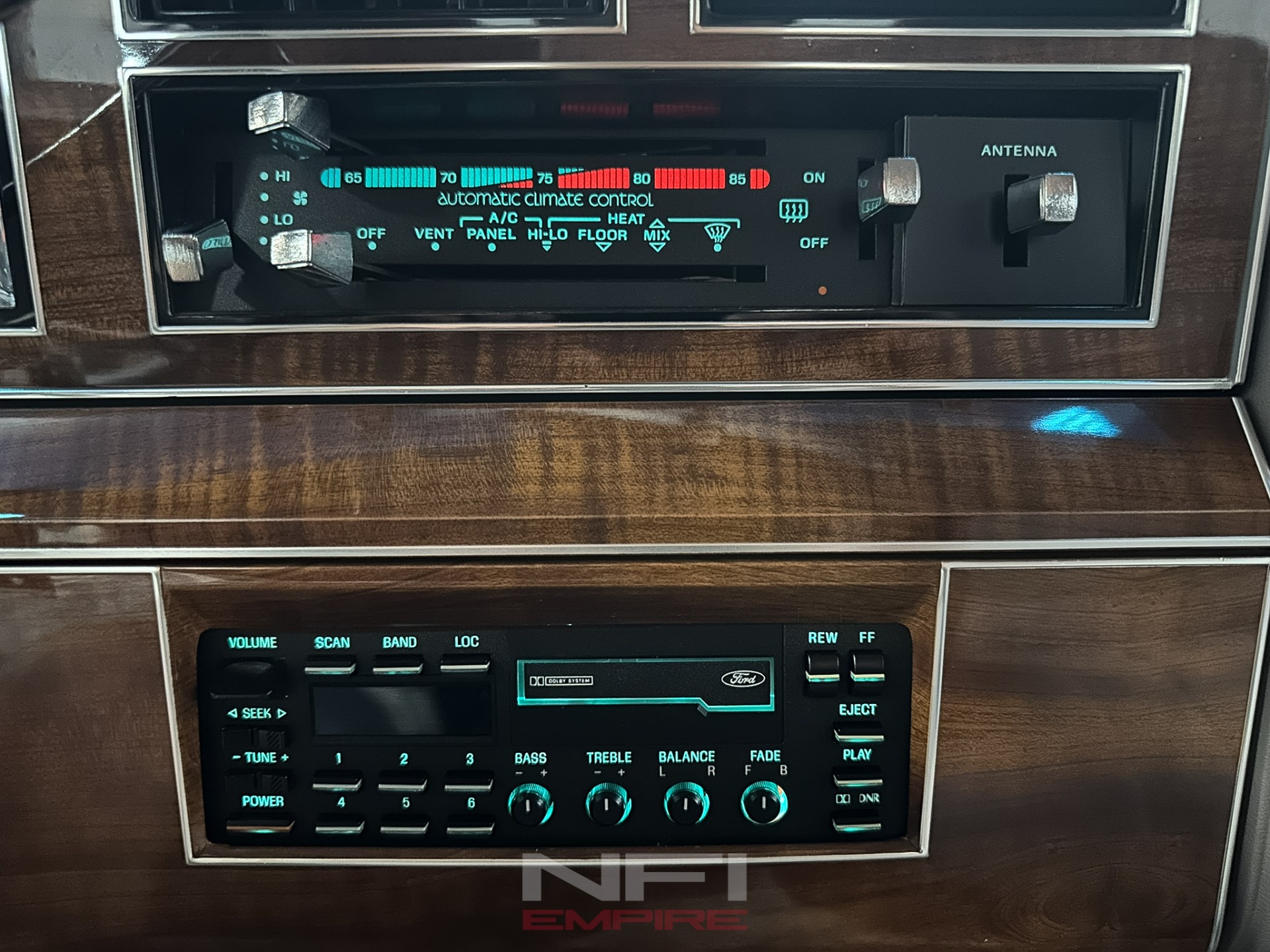 1989 Lincoln Town Car 29