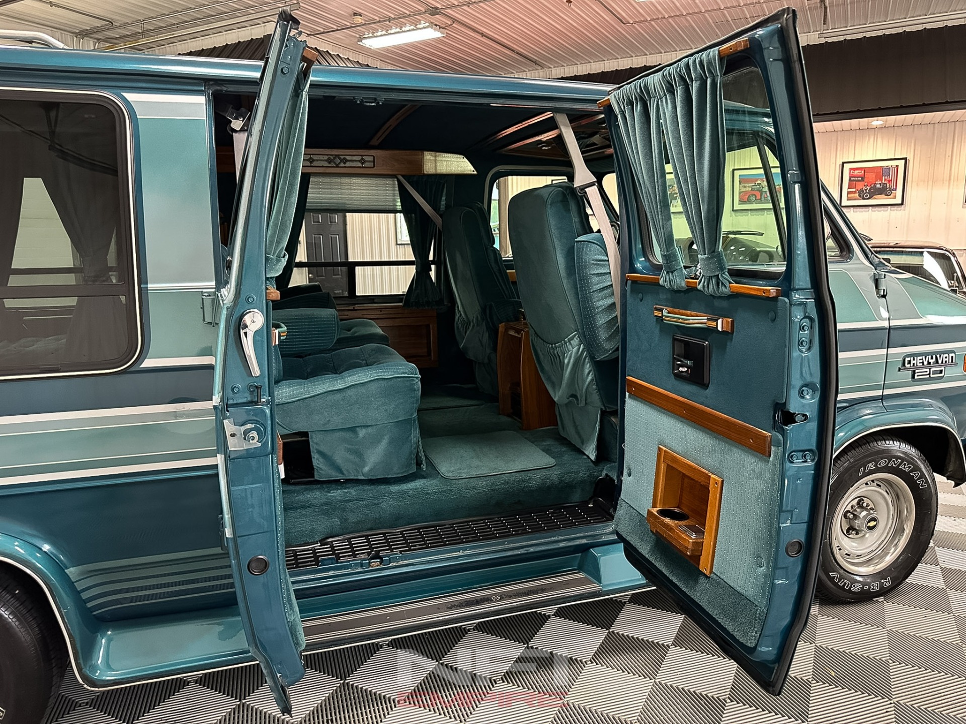 1993 Chevrolet G-Series G20 36