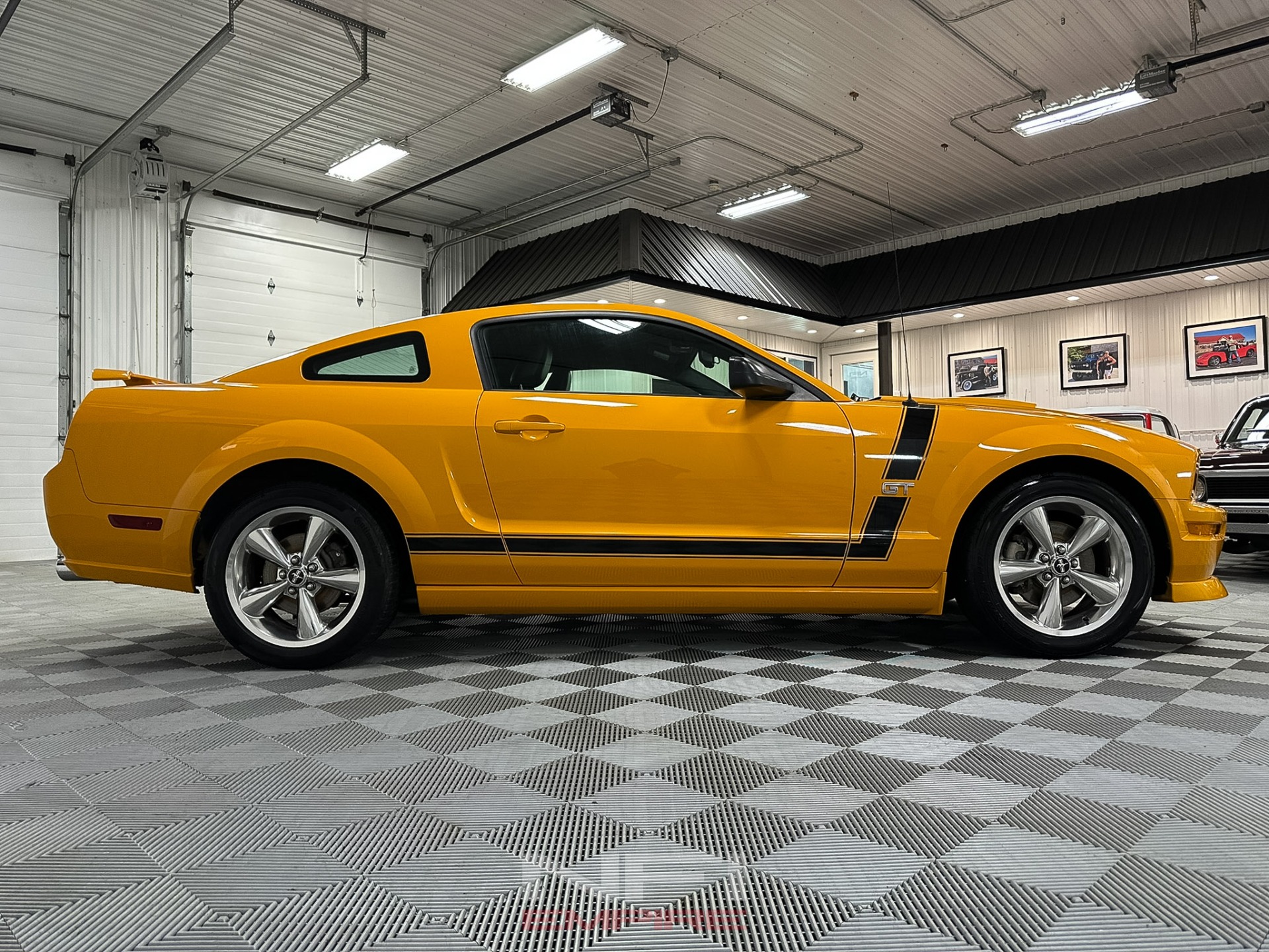 2007 Ford Mustang 17
