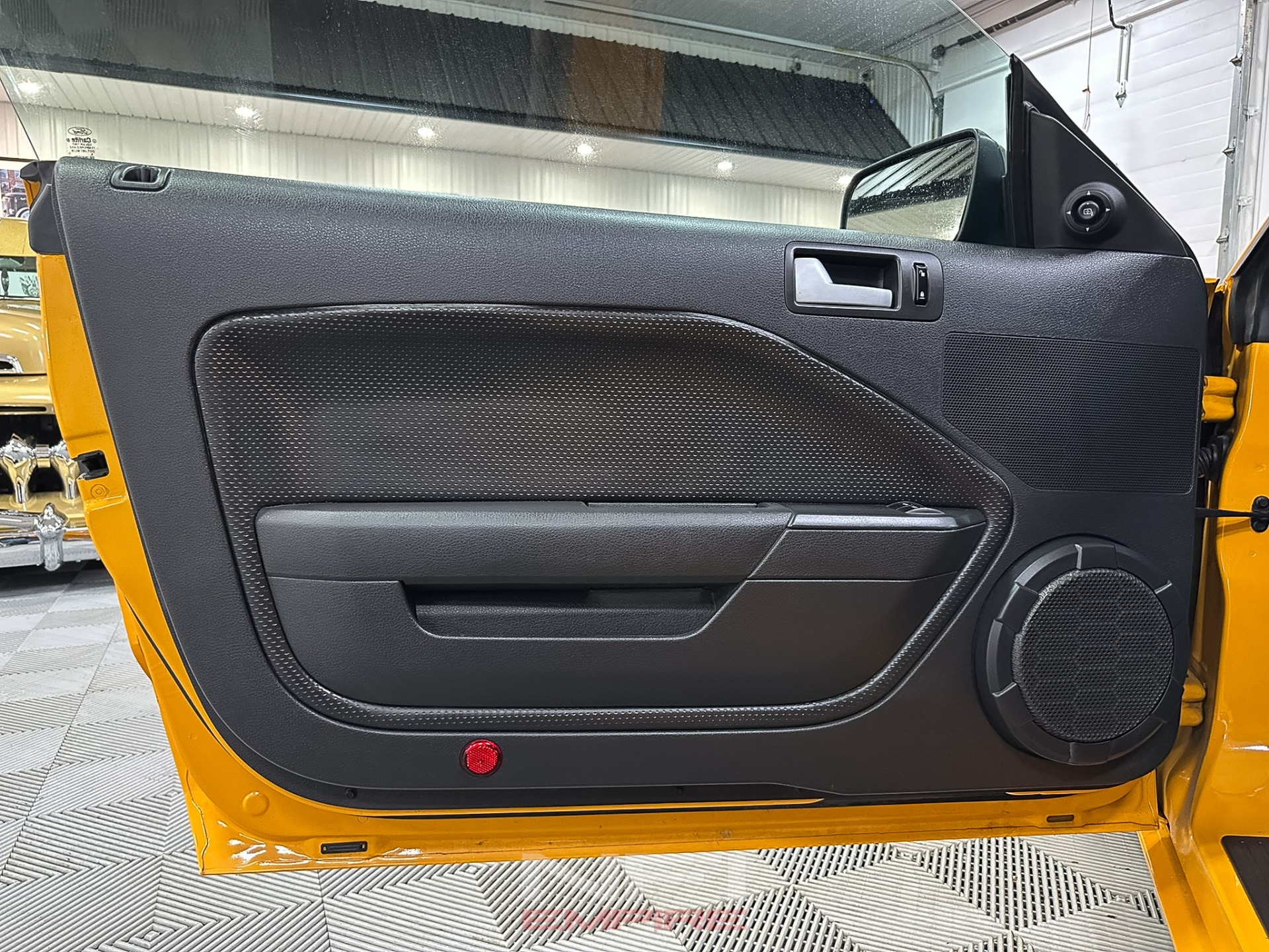 2007 Ford Mustang 32