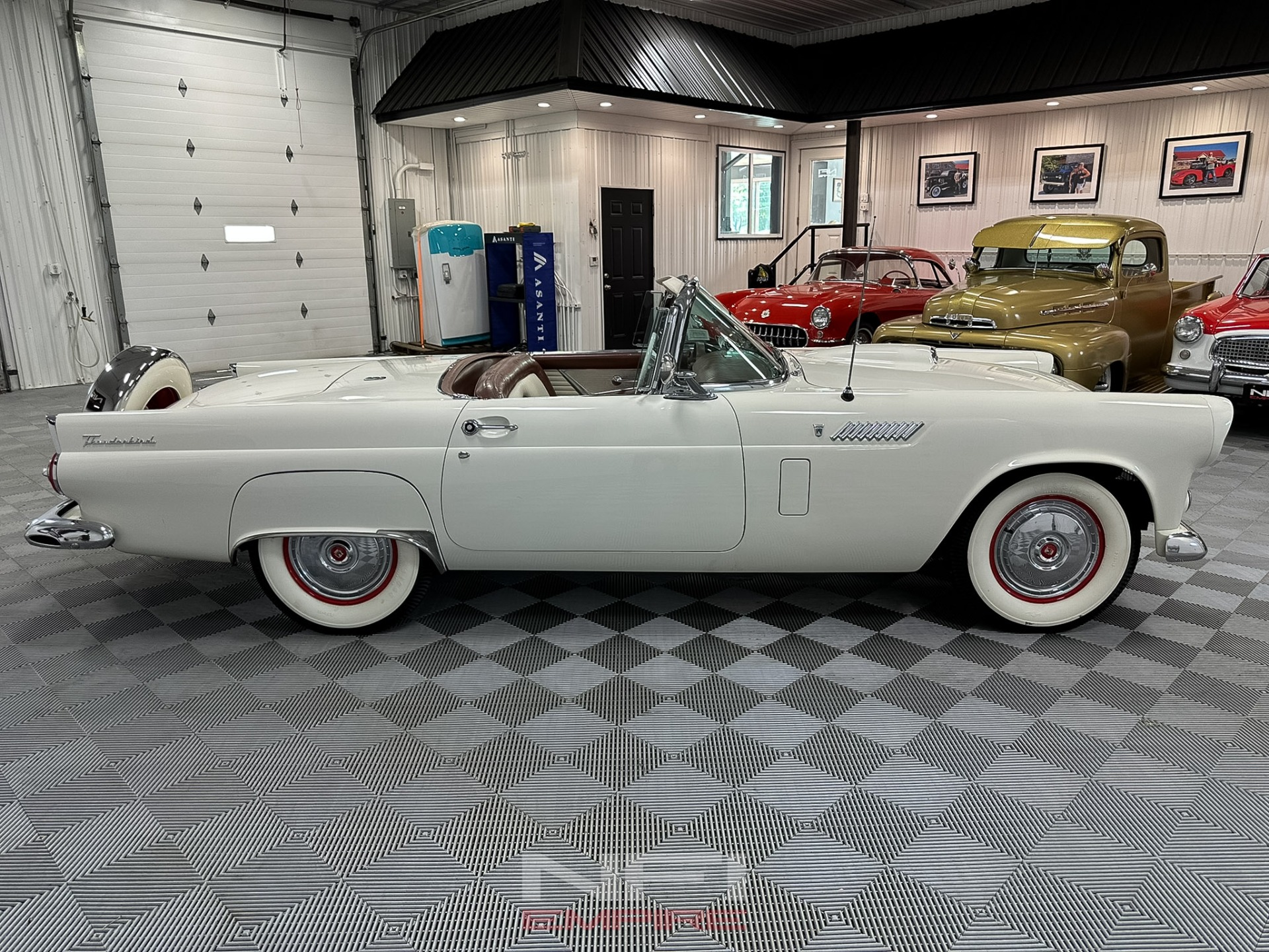 1956 Ford Thunderbird 17
