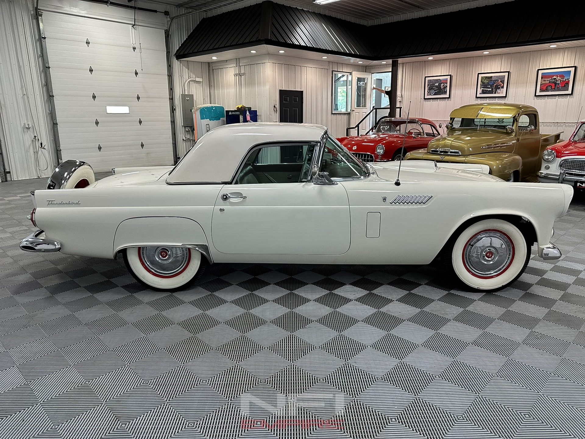 1956 Ford Thunderbird 18