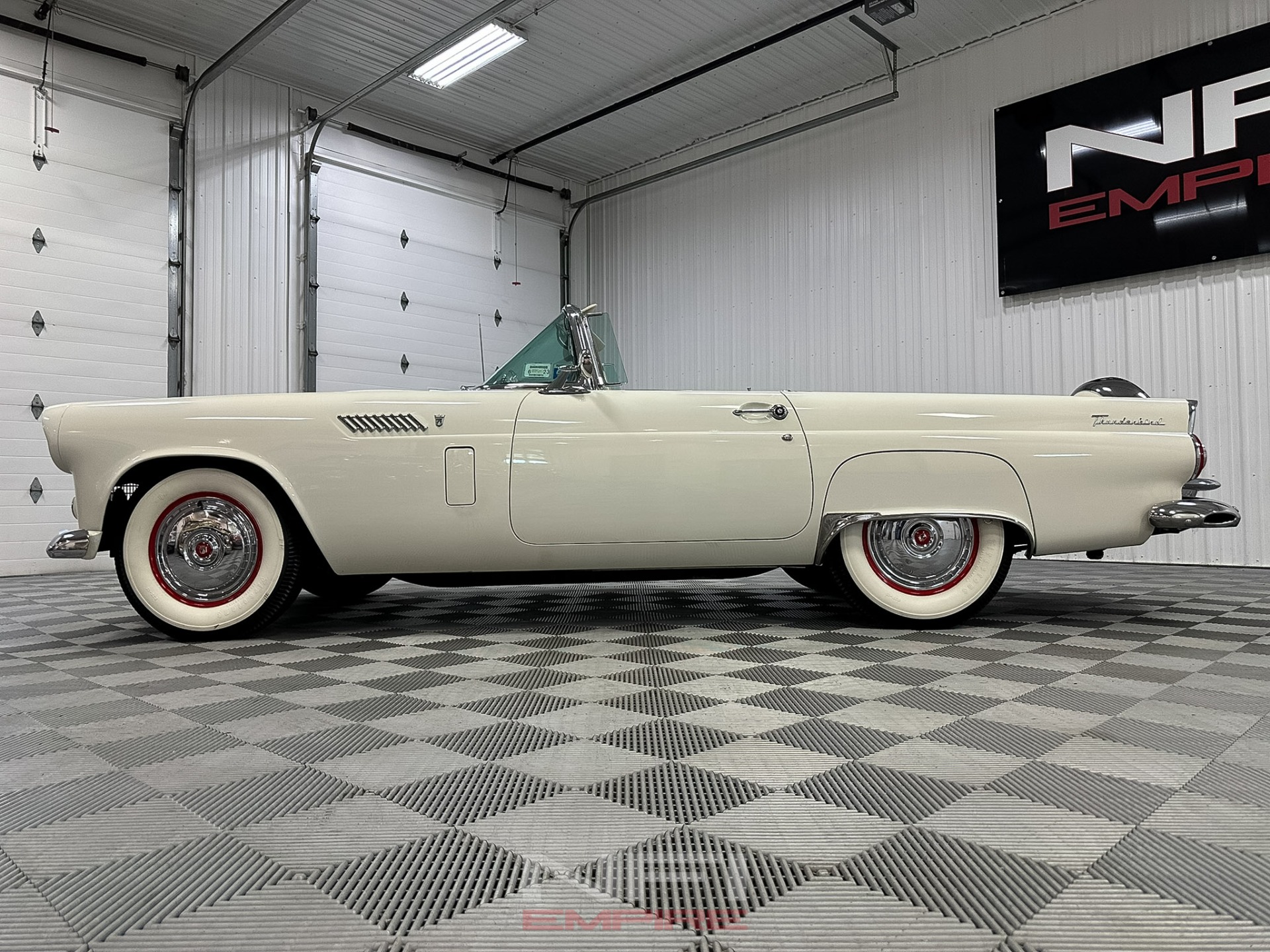 1956 Ford Thunderbird 29