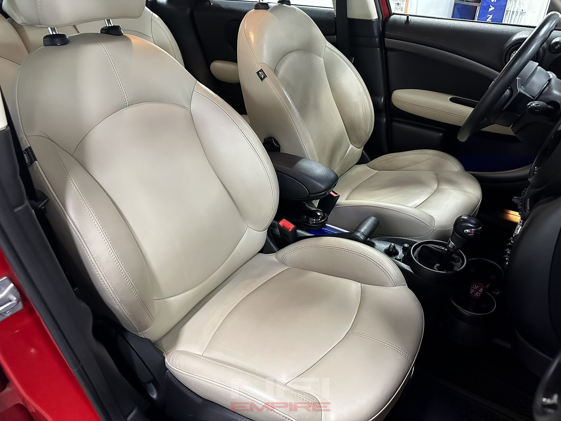 2014 MINI Countryman 38