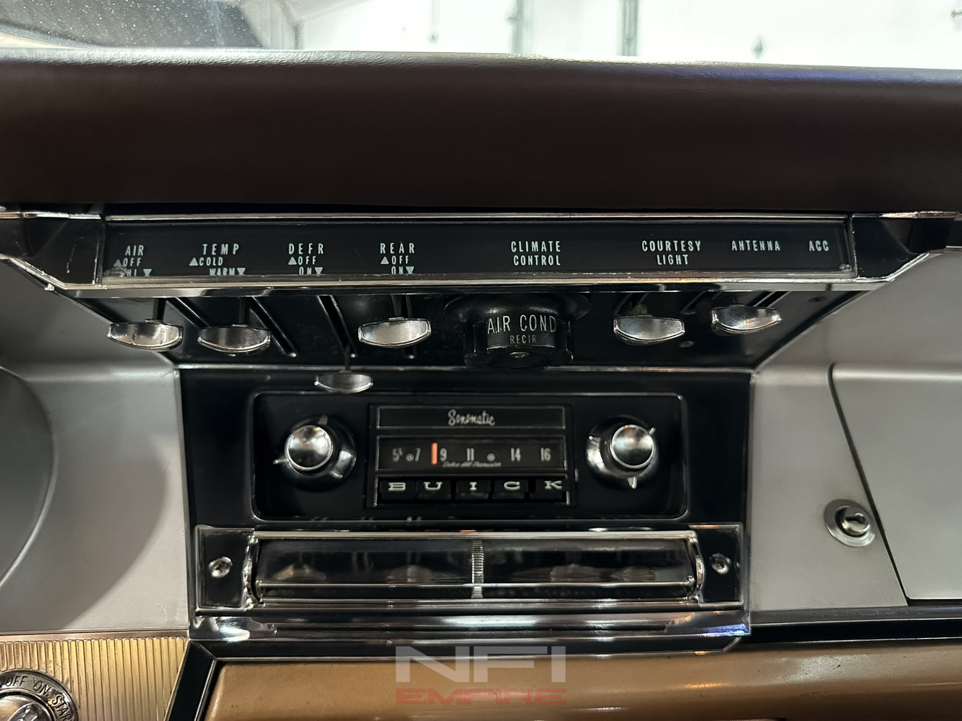 1963 Buick Wildcat 29