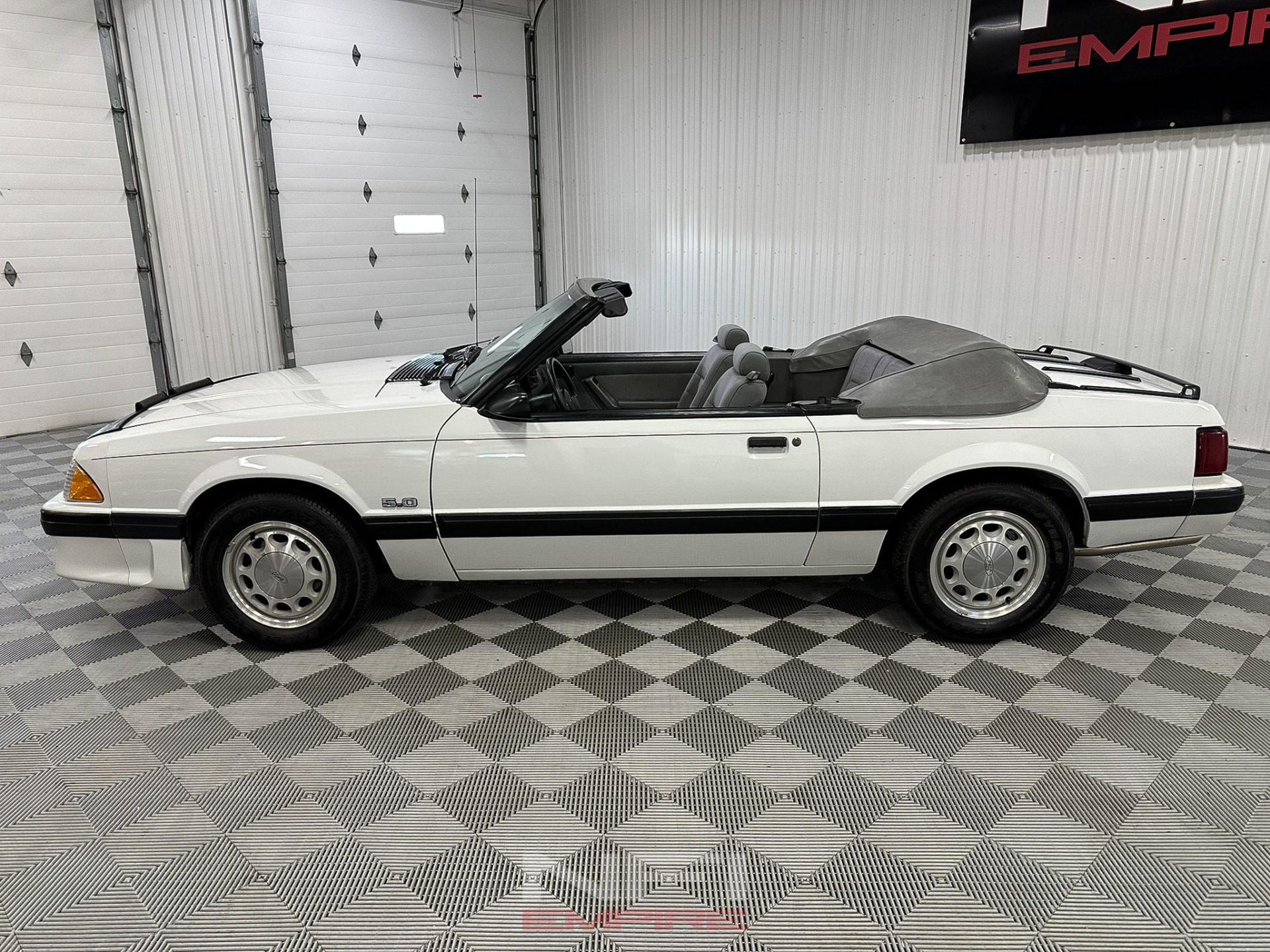 1987 Ford Mustang 3