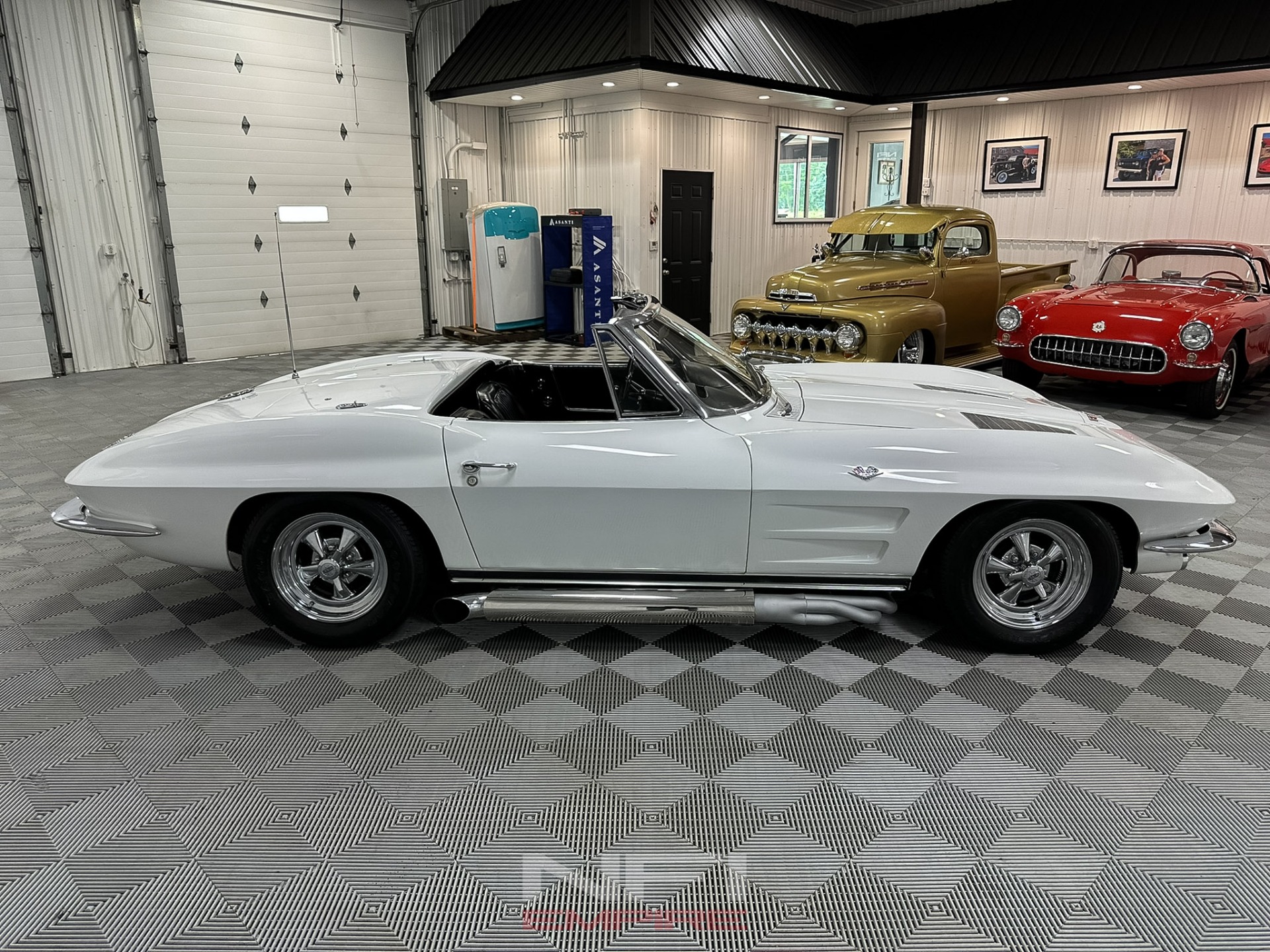 1963 Chevrolet Corvette 12