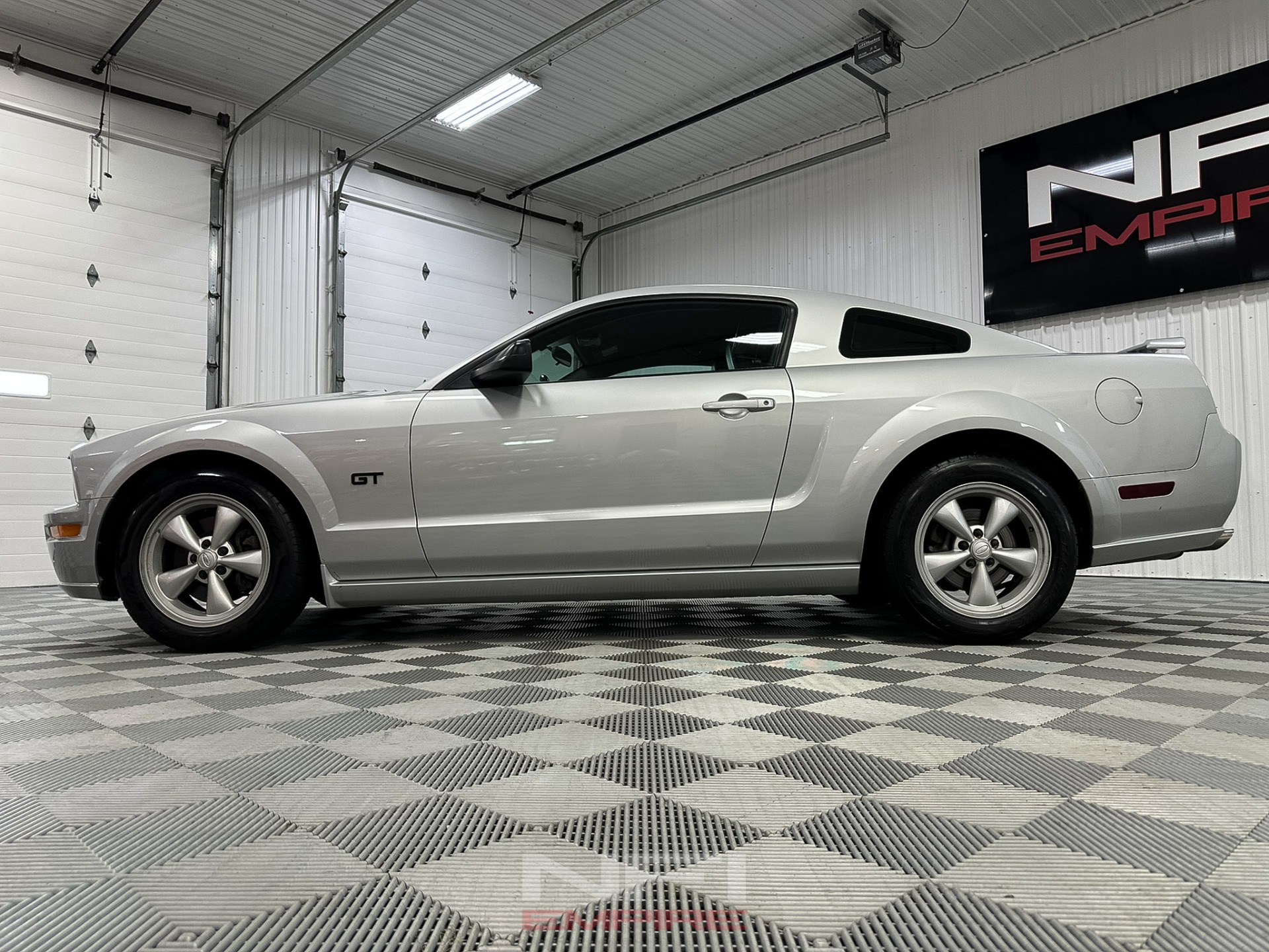 2006 Ford Mustang 13