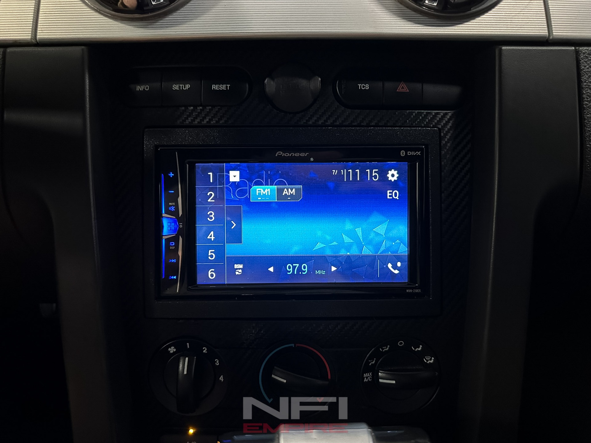2006 Ford Mustang 28