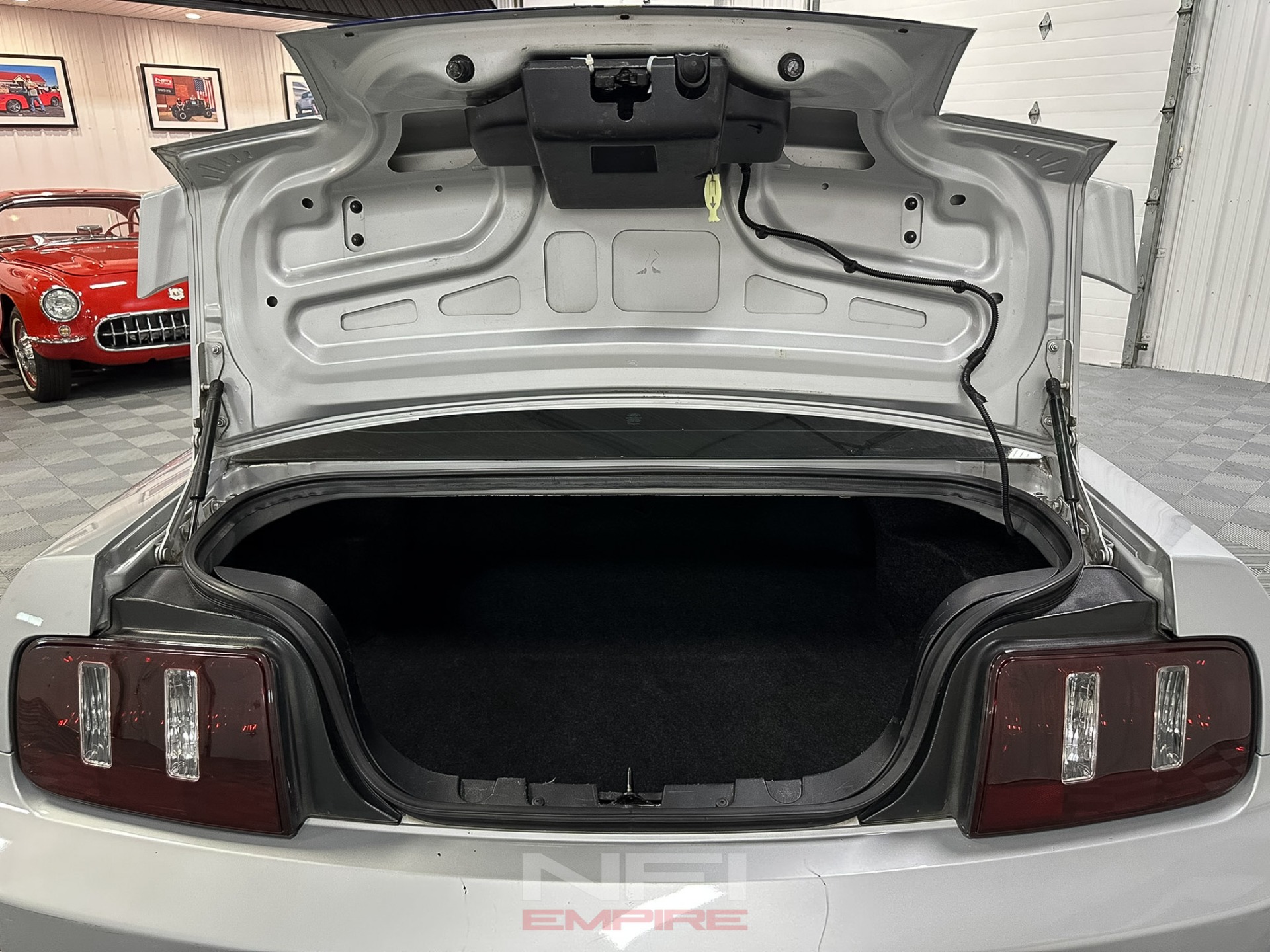 2006 Ford Mustang 36