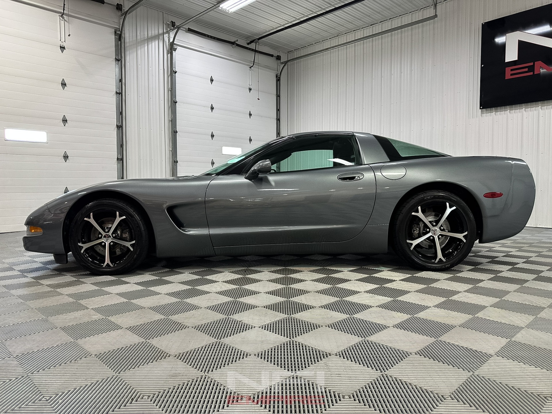 2004 Chevrolet Corvette 2