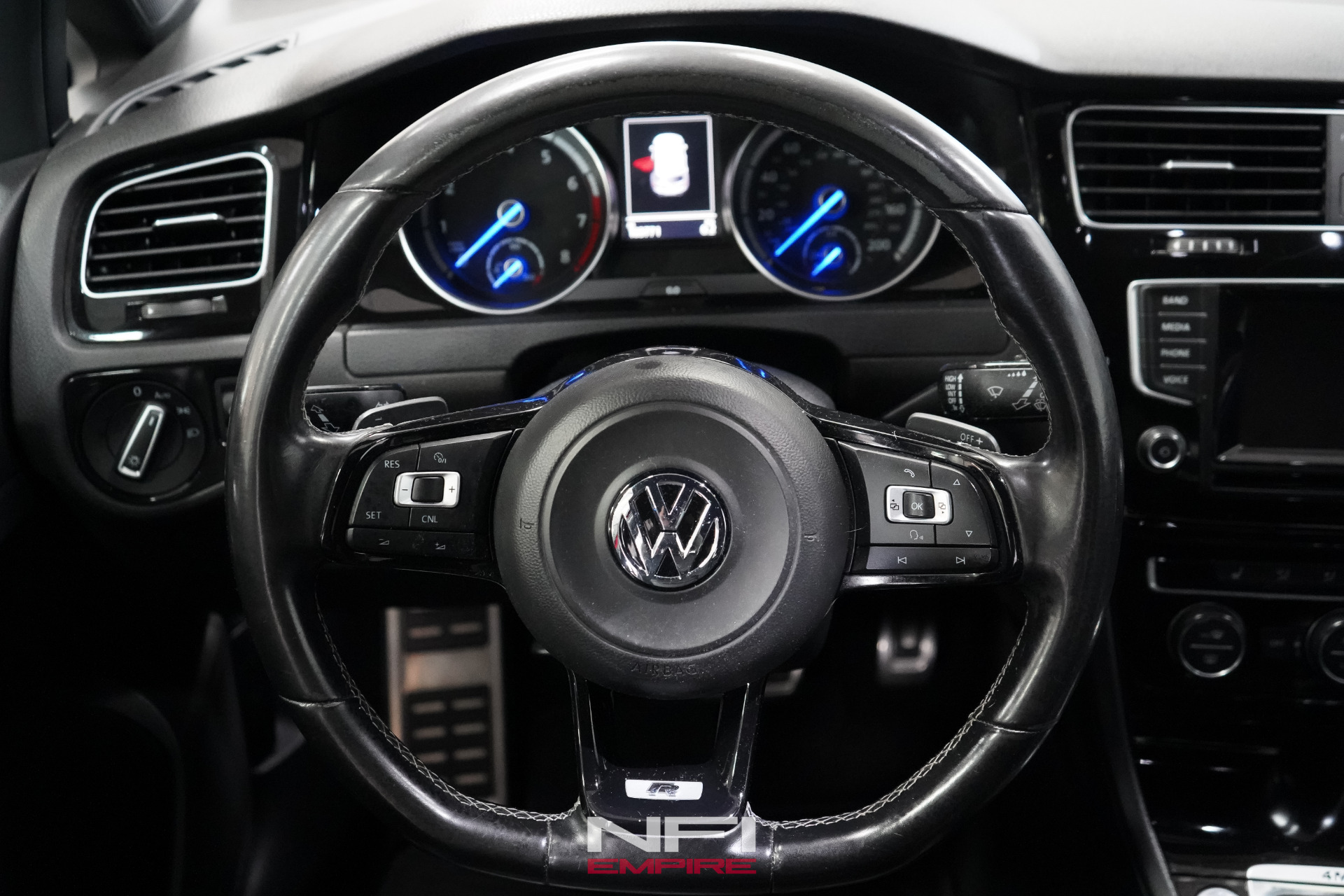 2015 Volkswagen Golf R 23