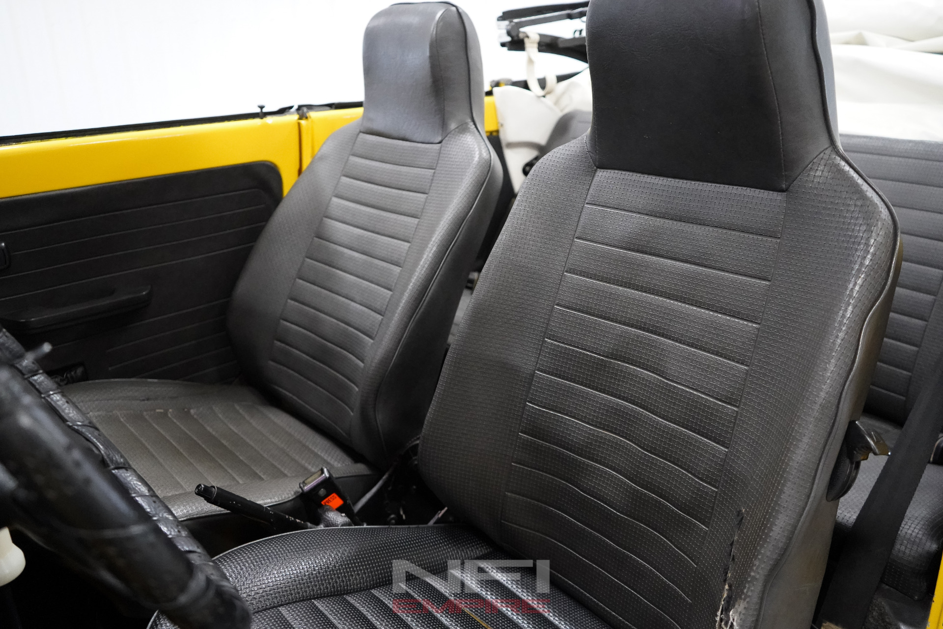 1976 VOLKSWAGEN SUPER BEETLE 26