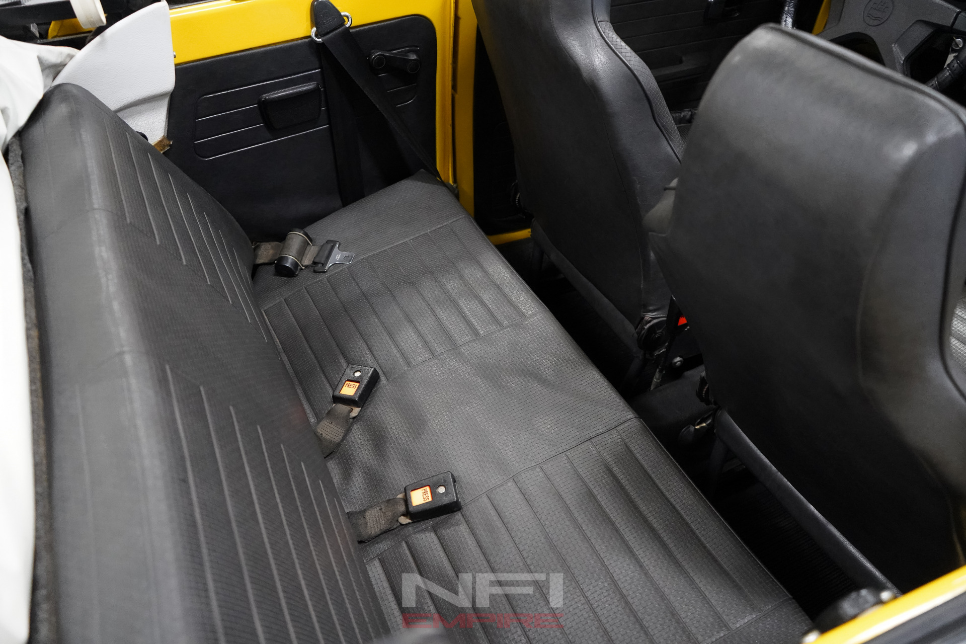 1976 VOLKSWAGEN SUPER BEETLE 35