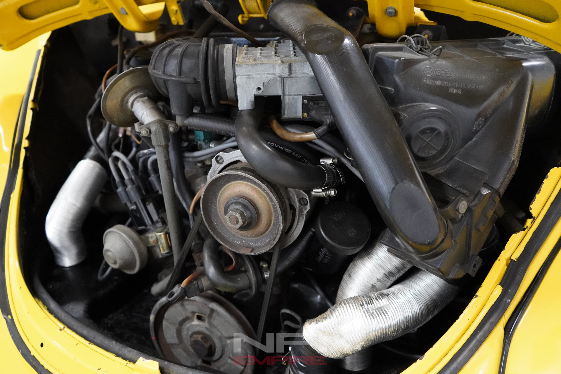 1976 VOLKSWAGEN SUPER BEETLE 37