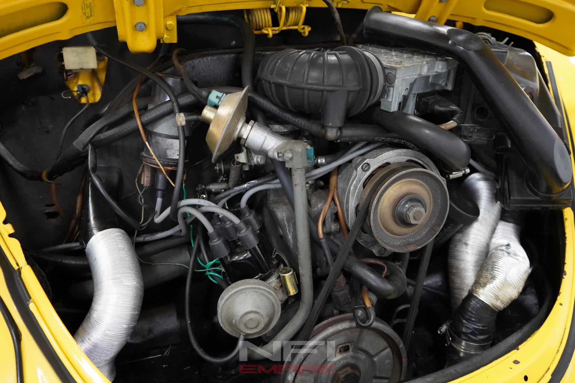 1976 VOLKSWAGEN SUPER BEETLE 38