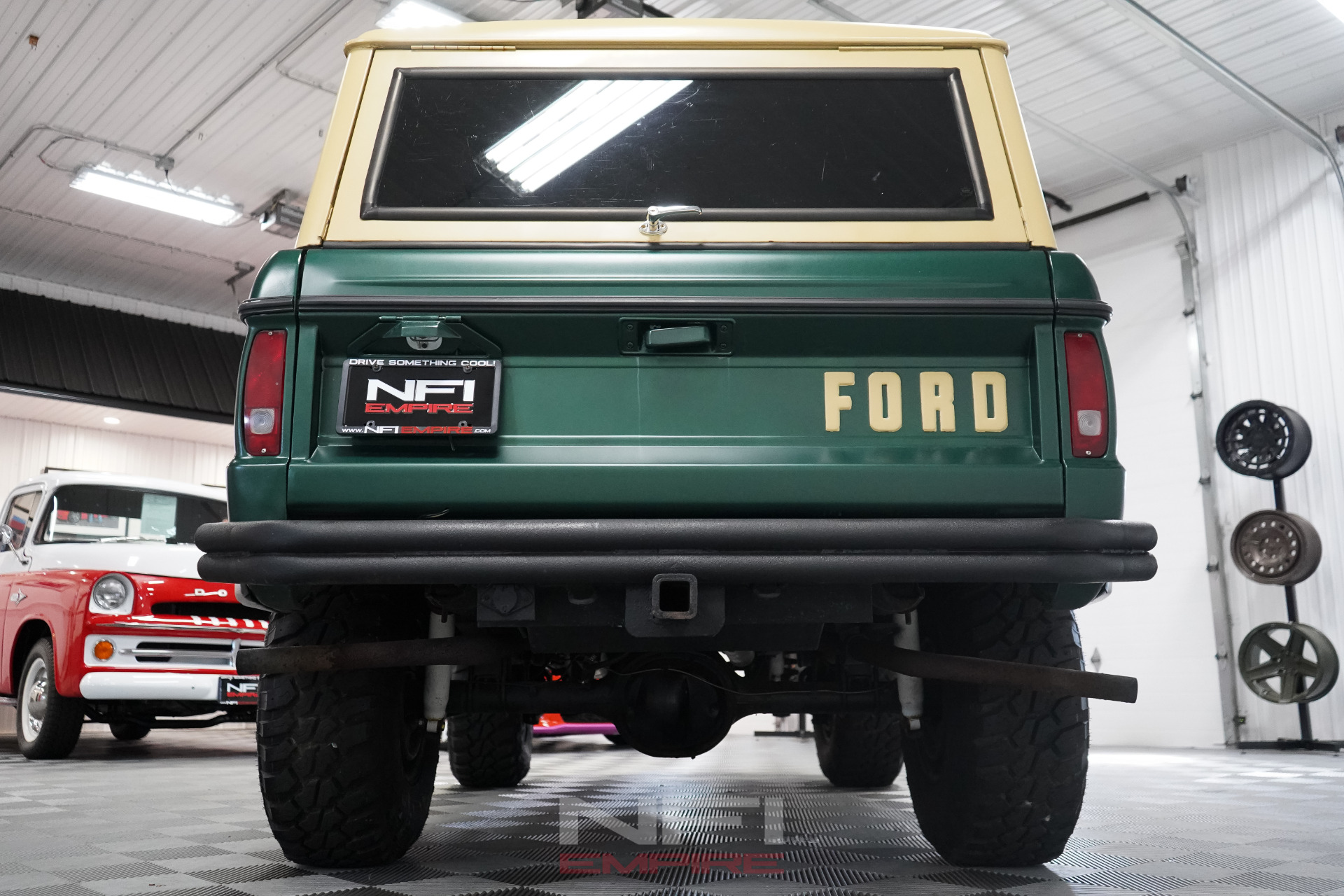 1975 Ford Bronco 2D Utility 4WD 20
