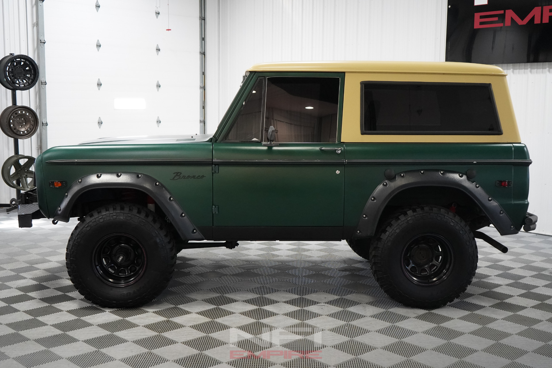 1975 Ford Bronco 2D Utility 4WD 2