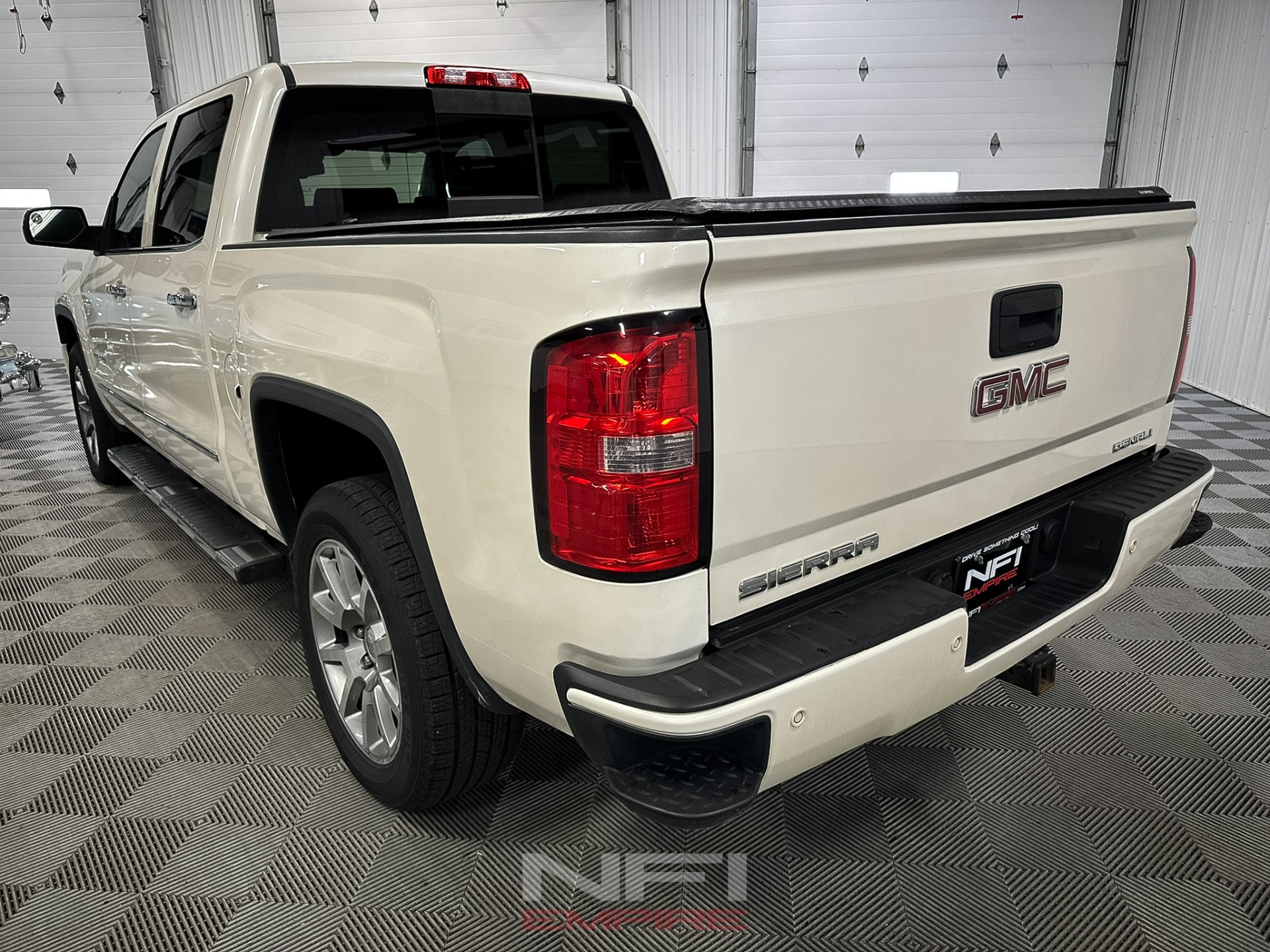 2015 GMC Sierra 1500 Crew Cab 10
