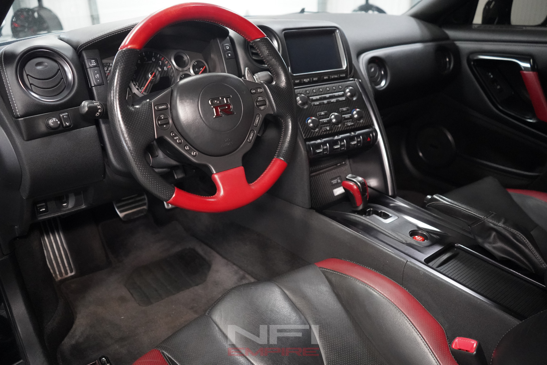 2016 Nissan GT-R 23