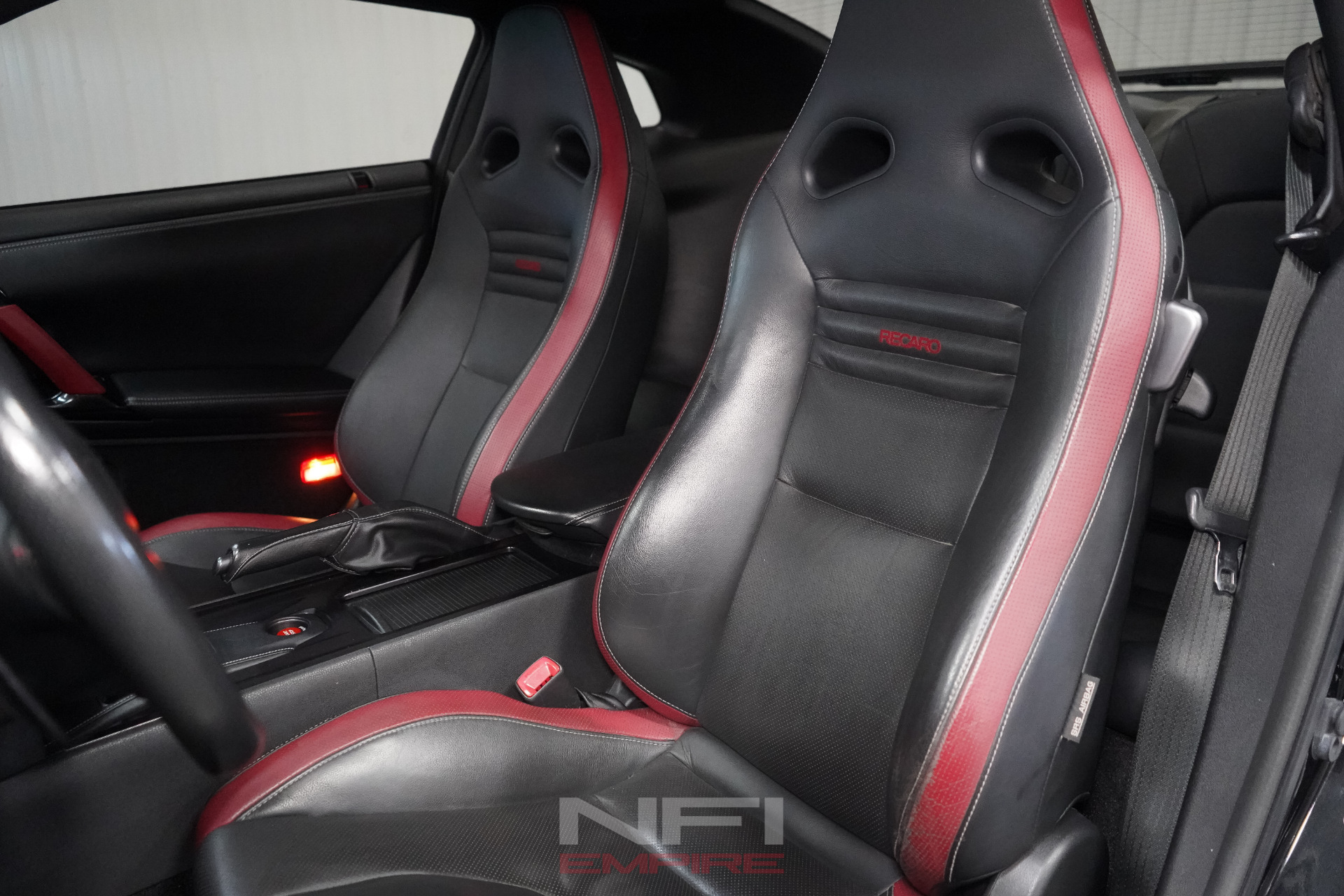 2016 Nissan GT-R 24