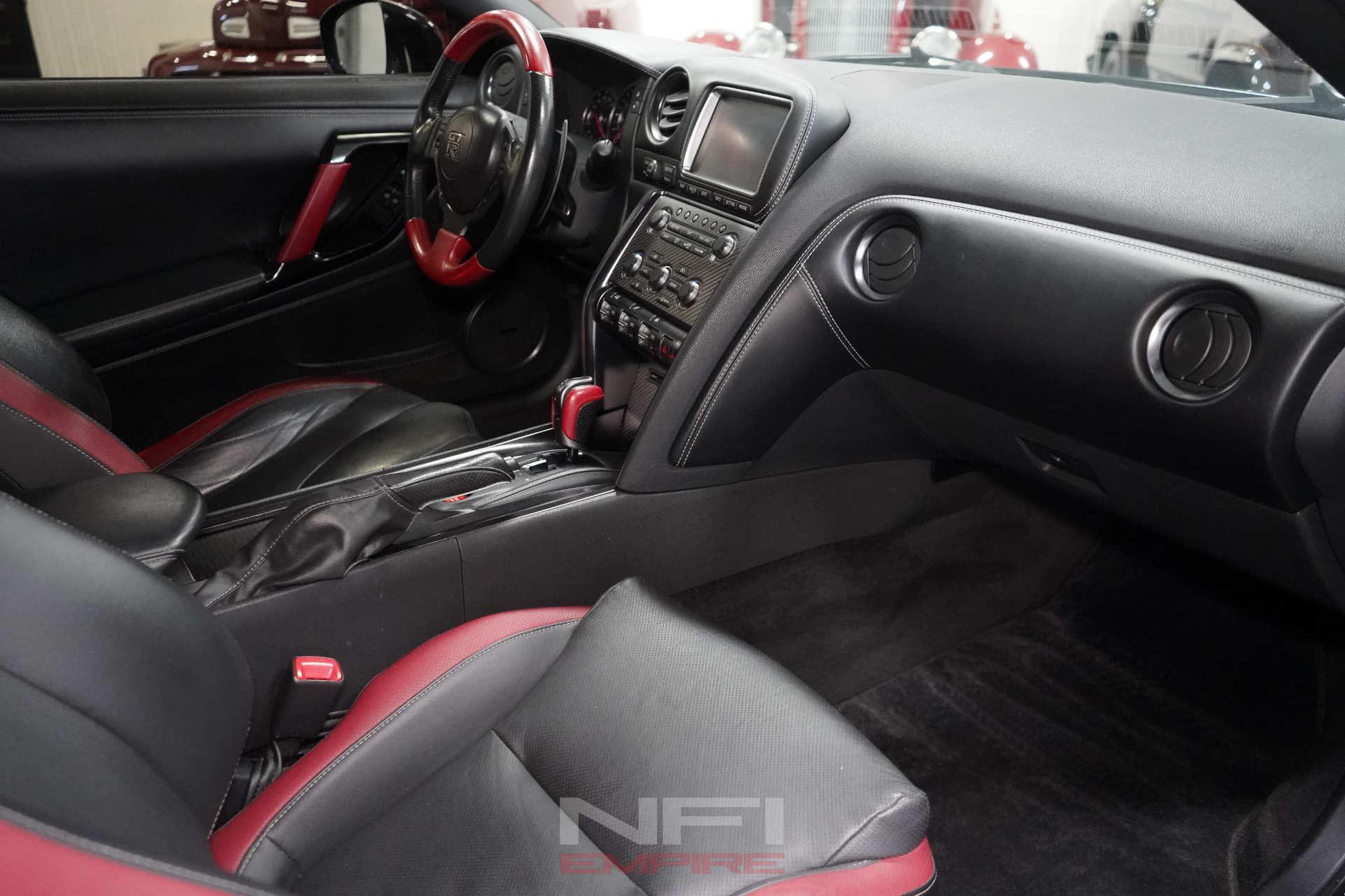 2016 Nissan GT-R 41