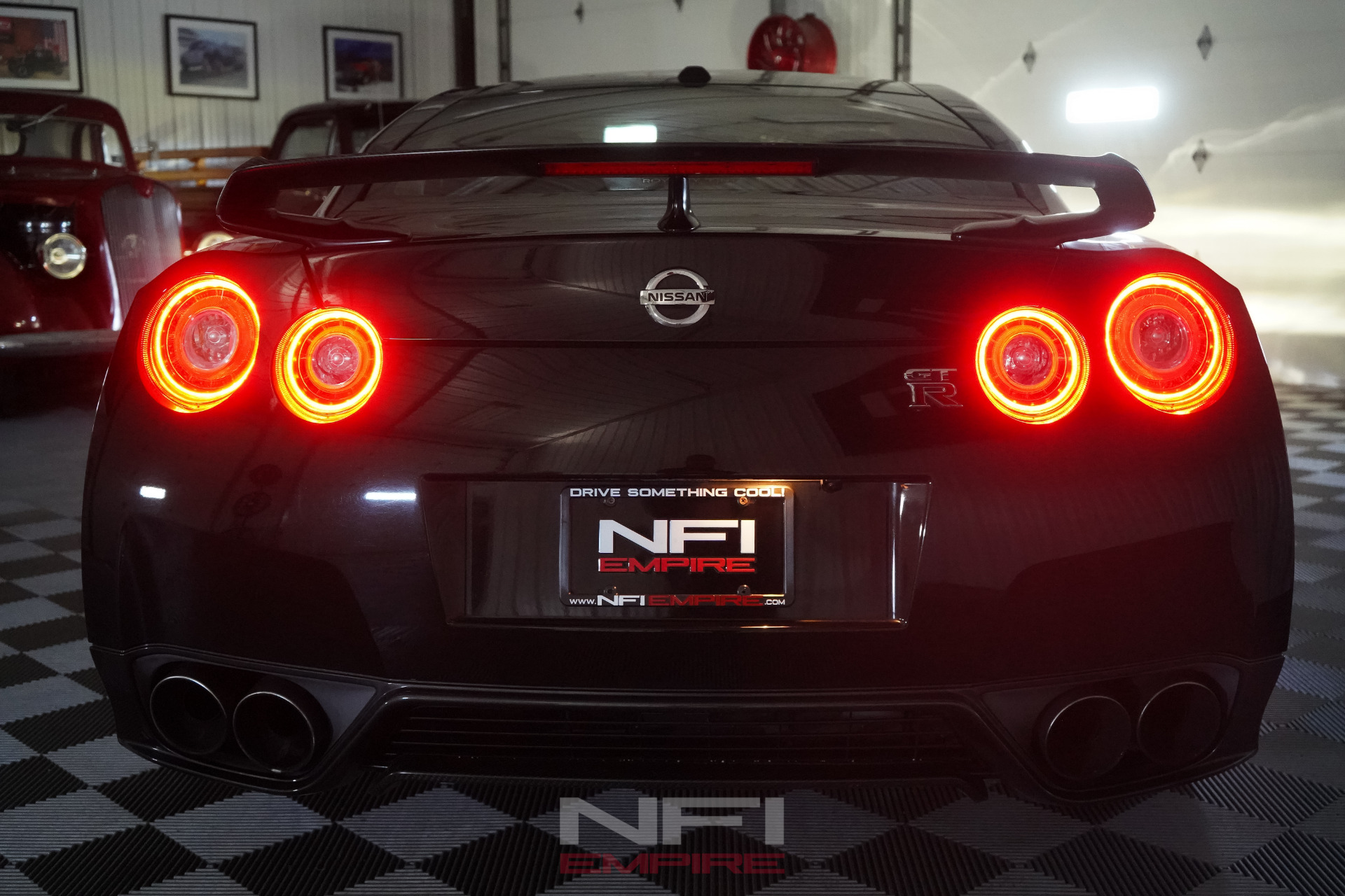 2016 Nissan GT-R 58