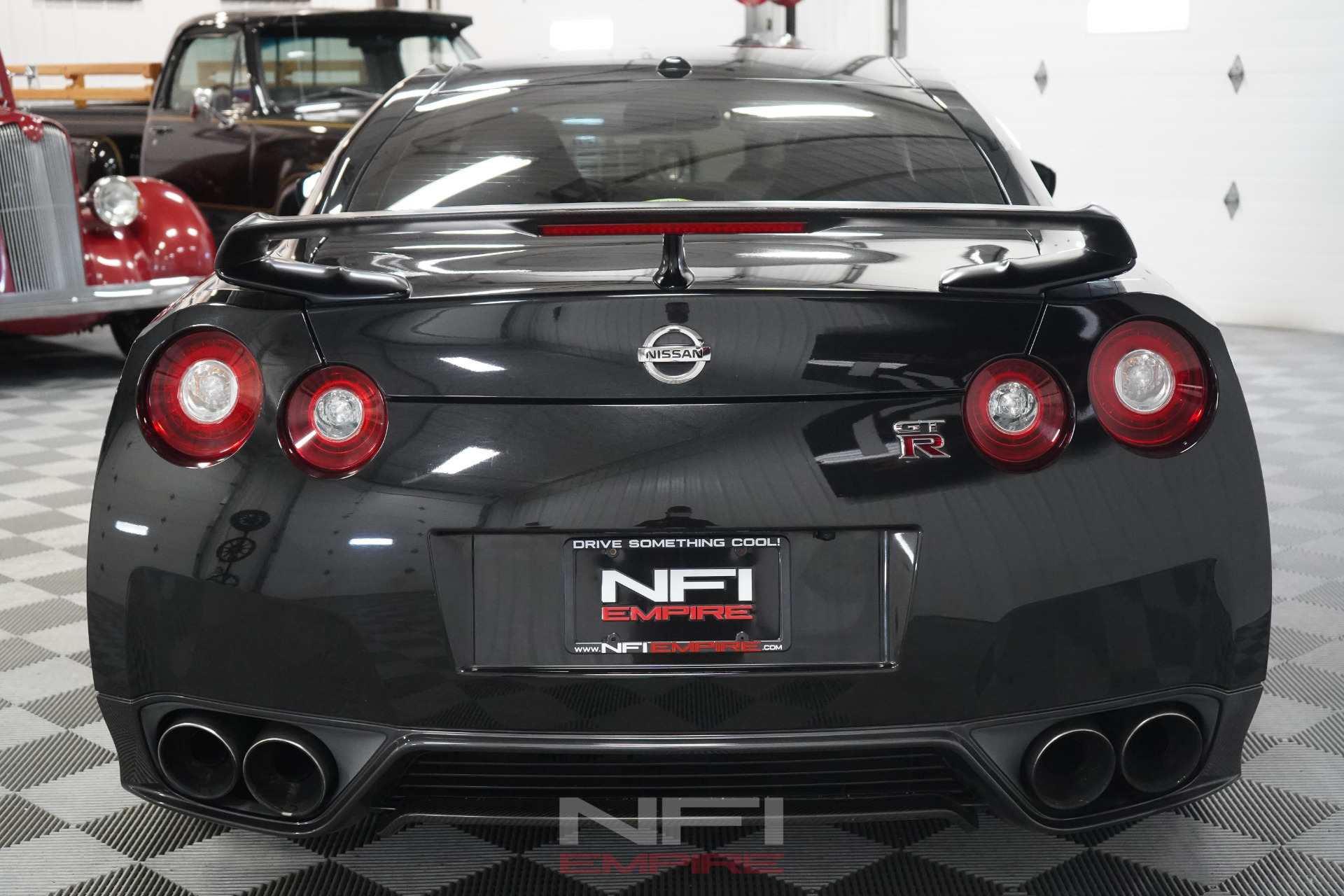 2016 Nissan GT-R 9