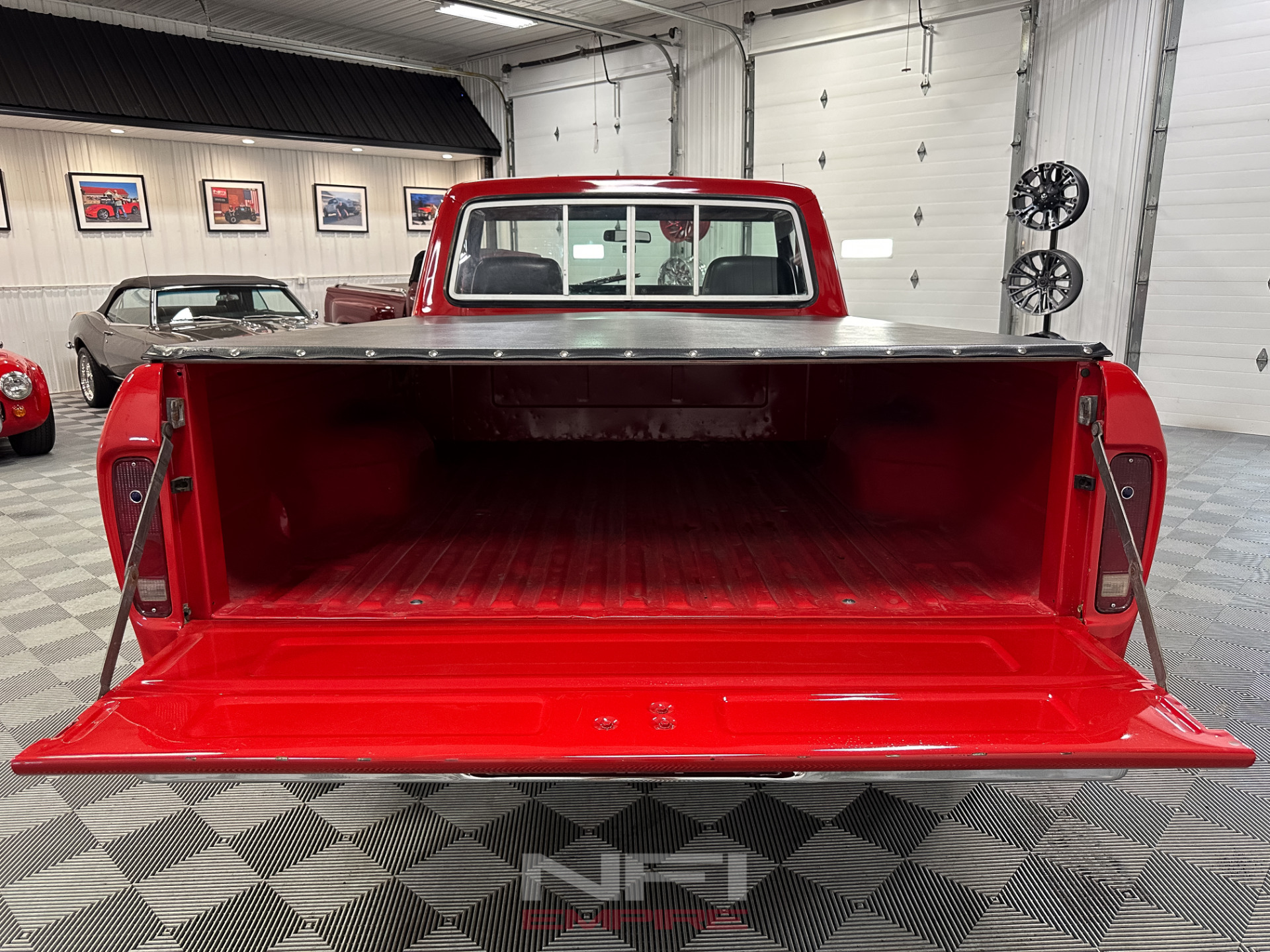 1977 FORD F-100 37