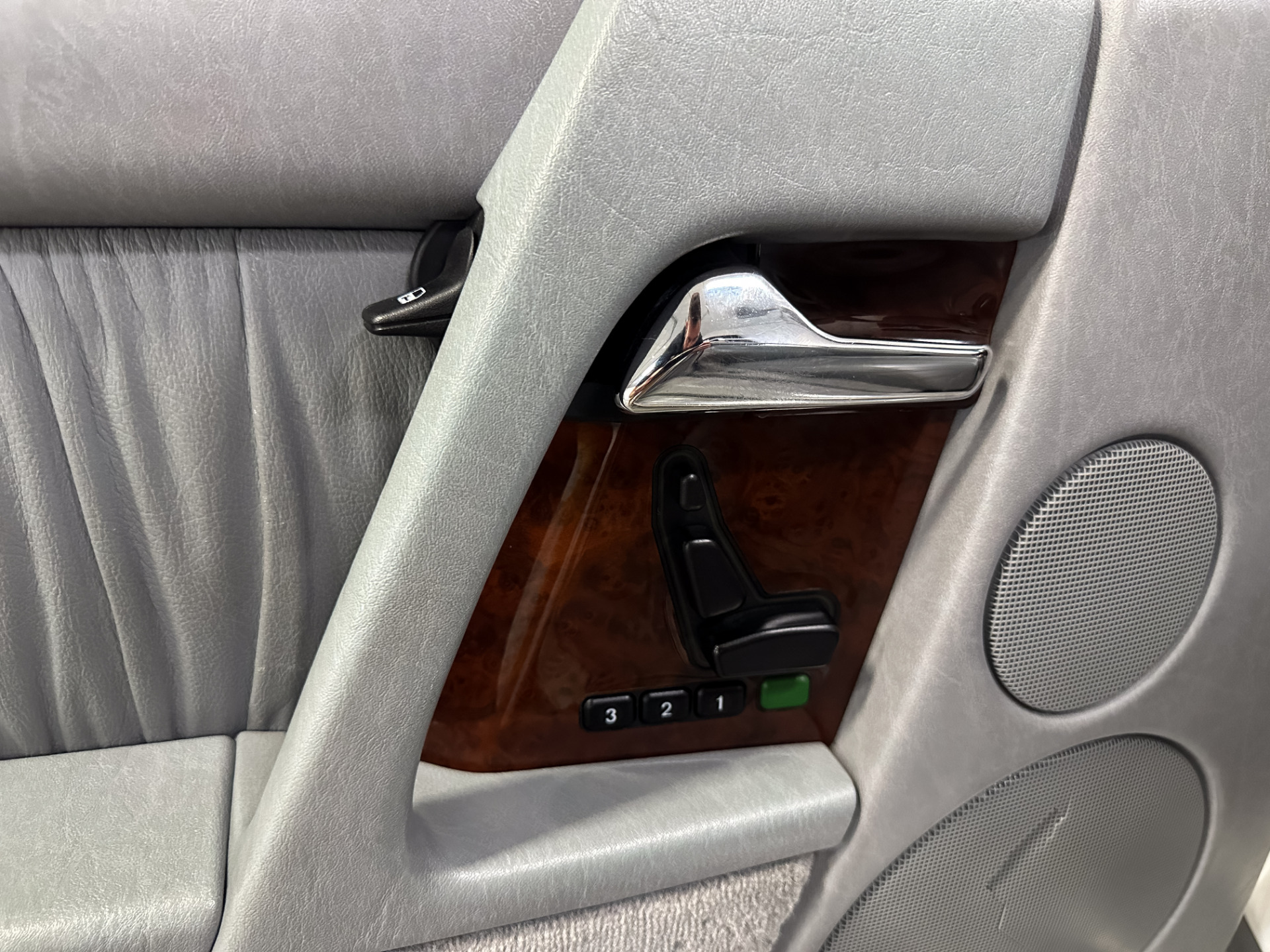 1995 Mercedes-Benz SL-Class 50