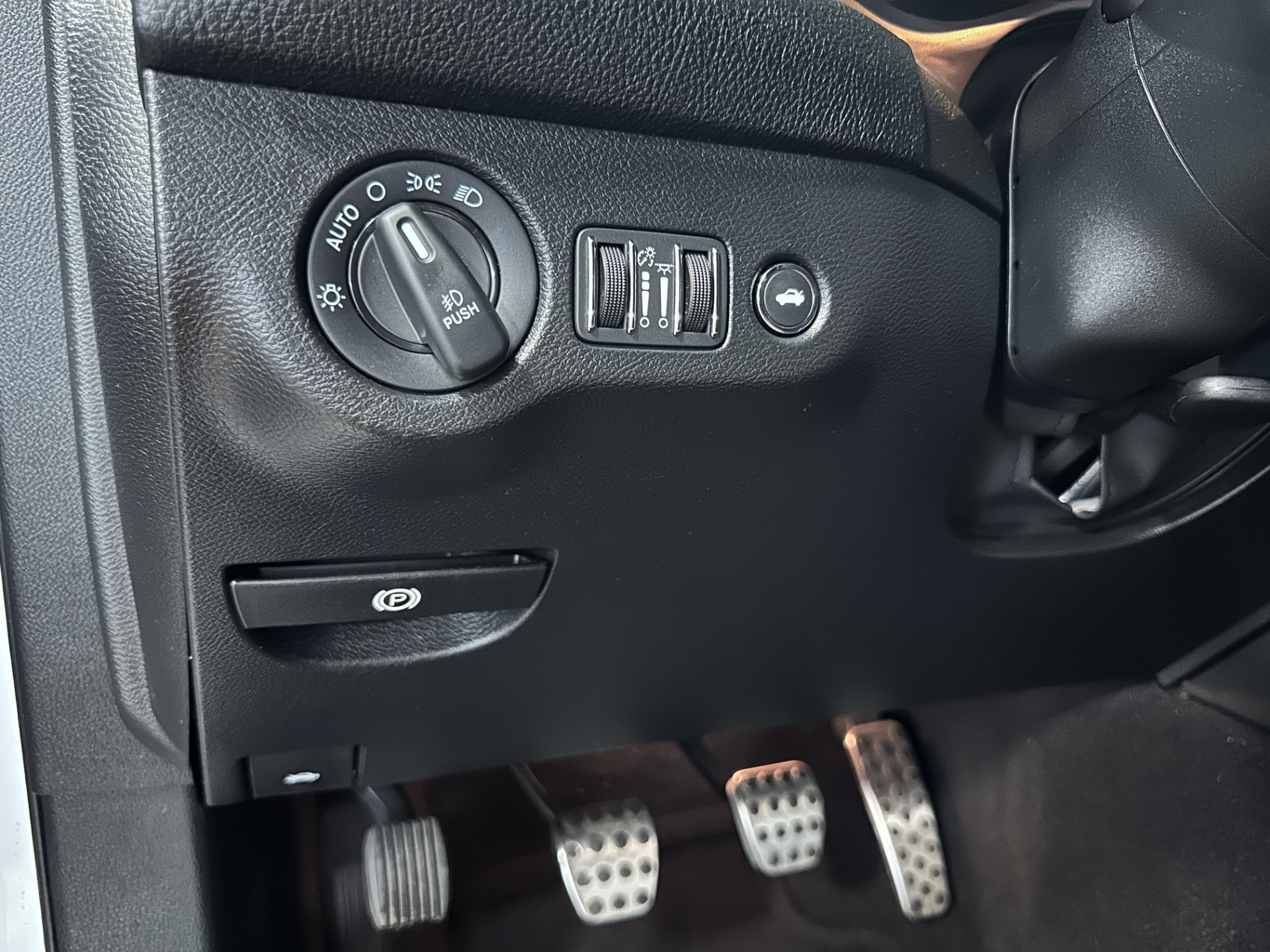 2019 Dodge Challenger 32