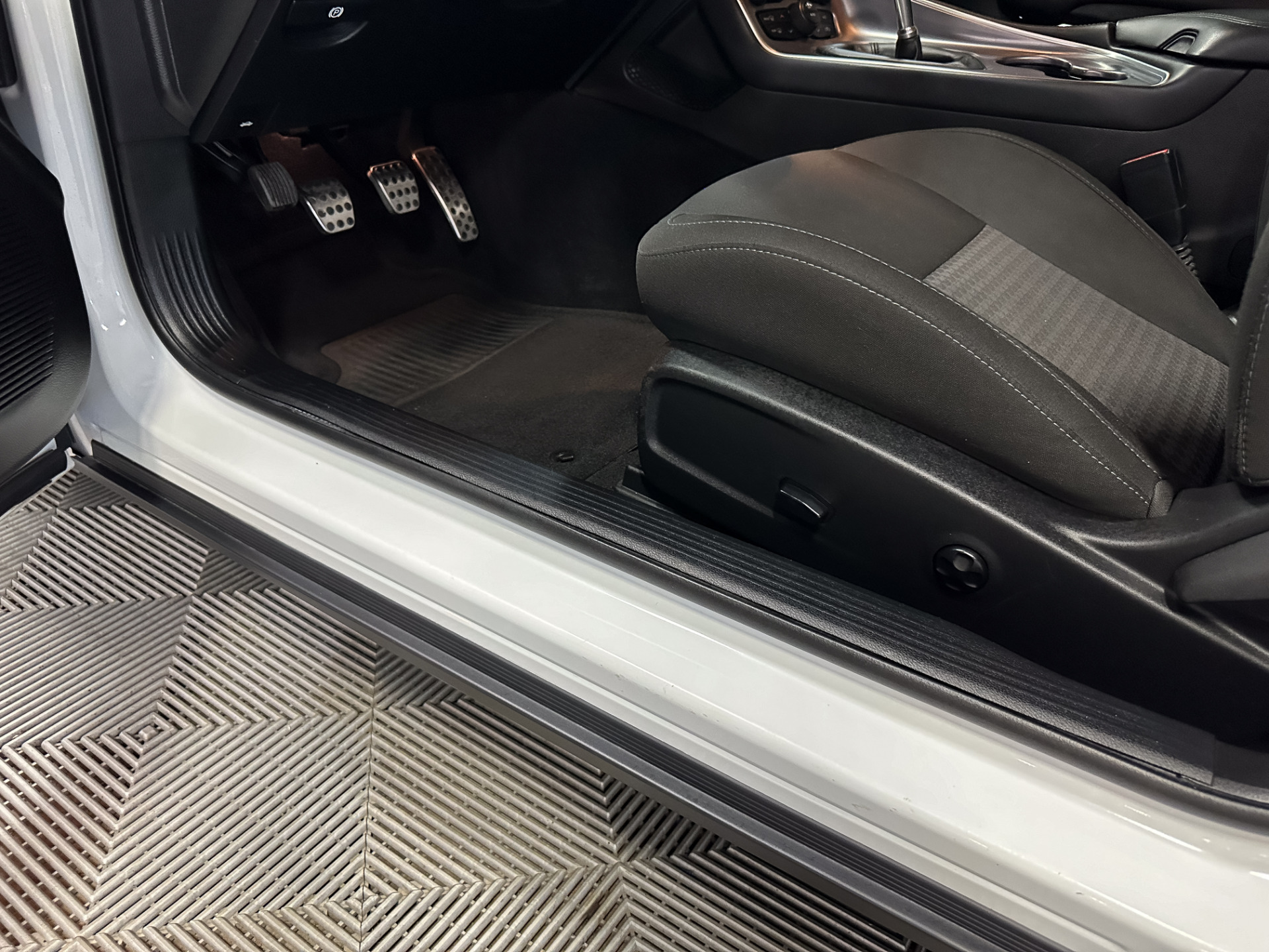 2019 Dodge Challenger 34