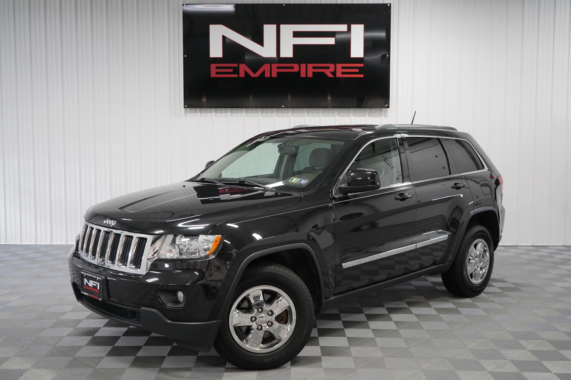 Jeep Grand Cherokee Laredo Sport Utility 4D: Rugged Adventure Awaits