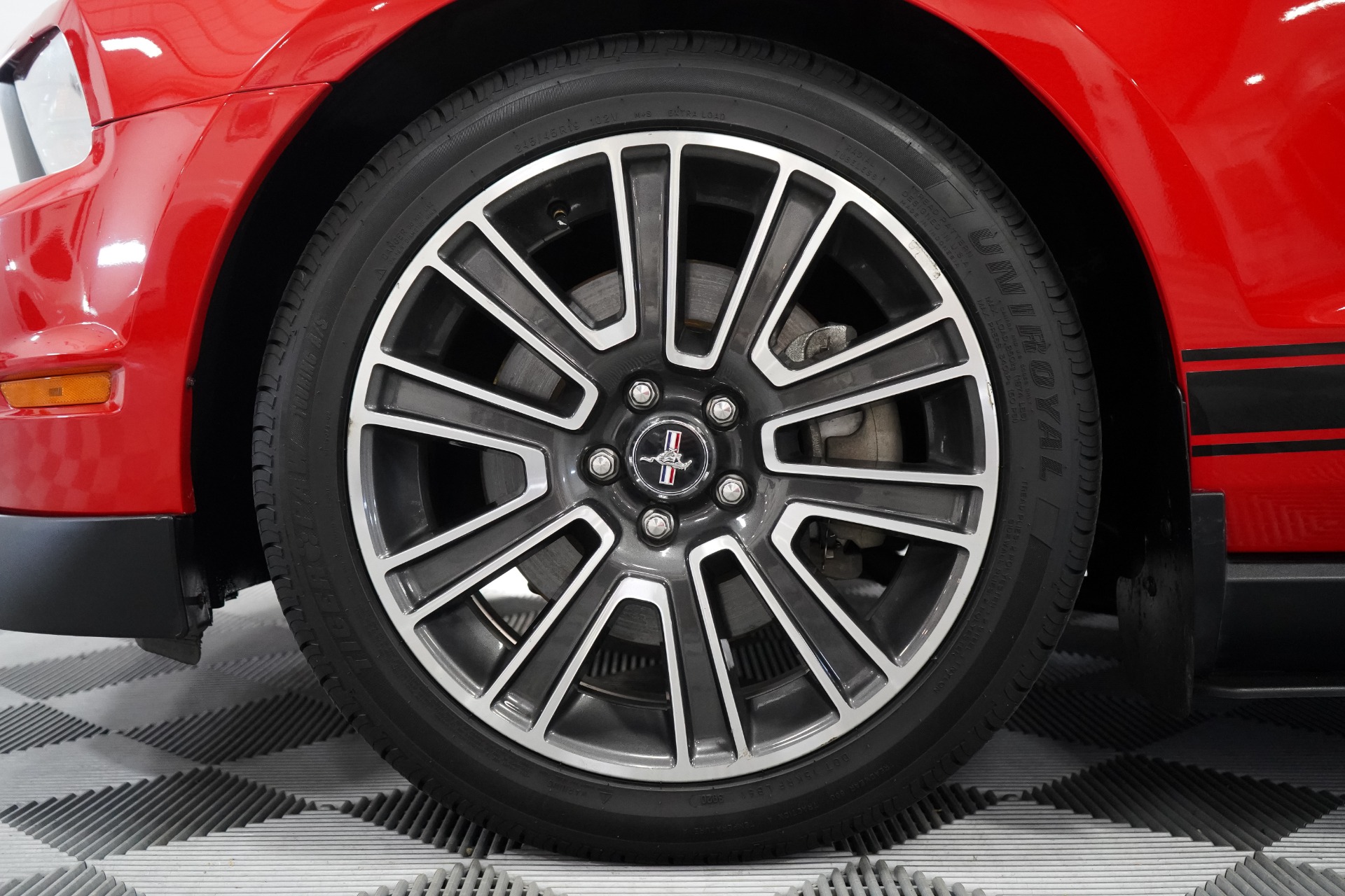 19+ Bolt Pattern Mustang 2005
