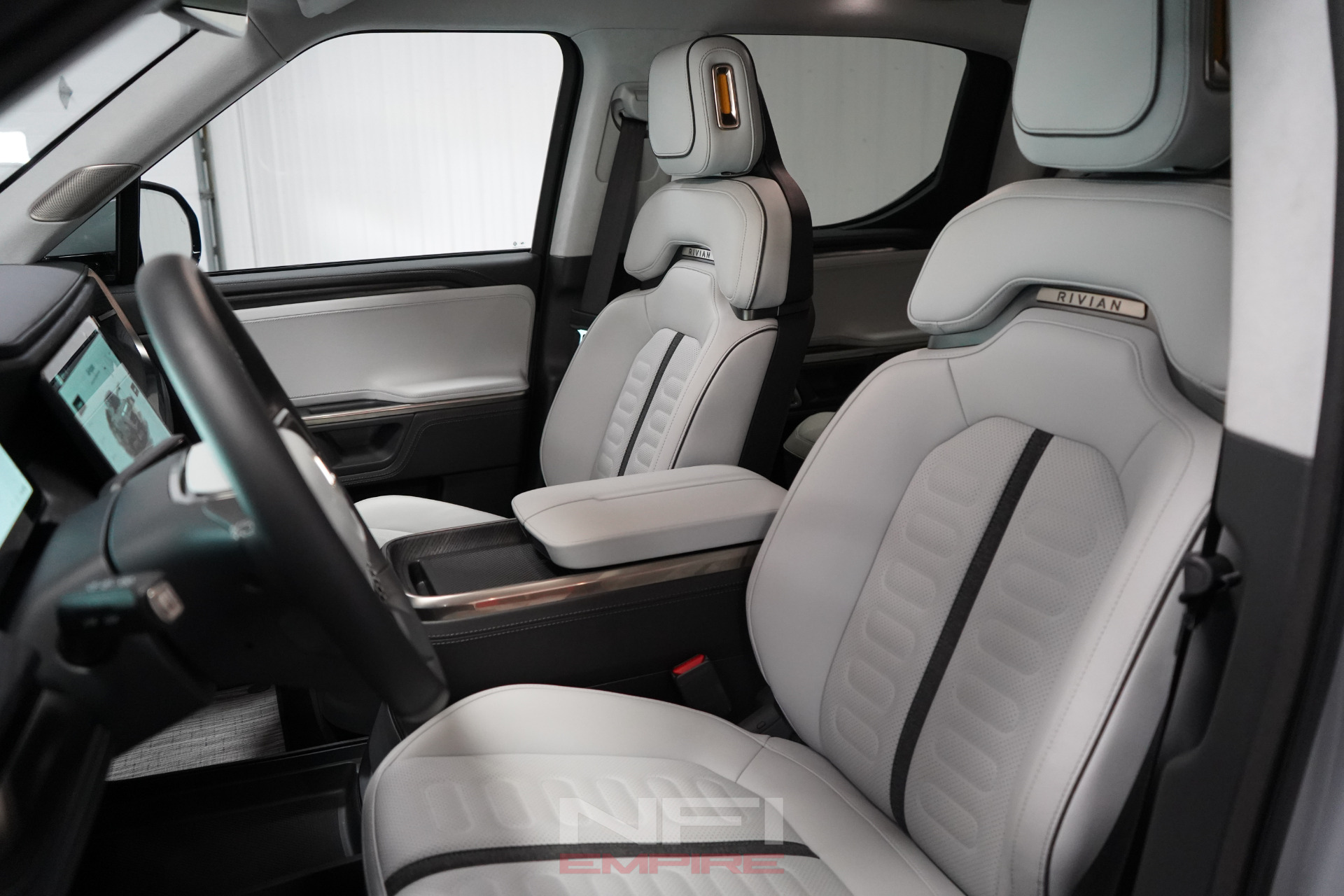 Used-2023-Rivian-R1T-Adventure