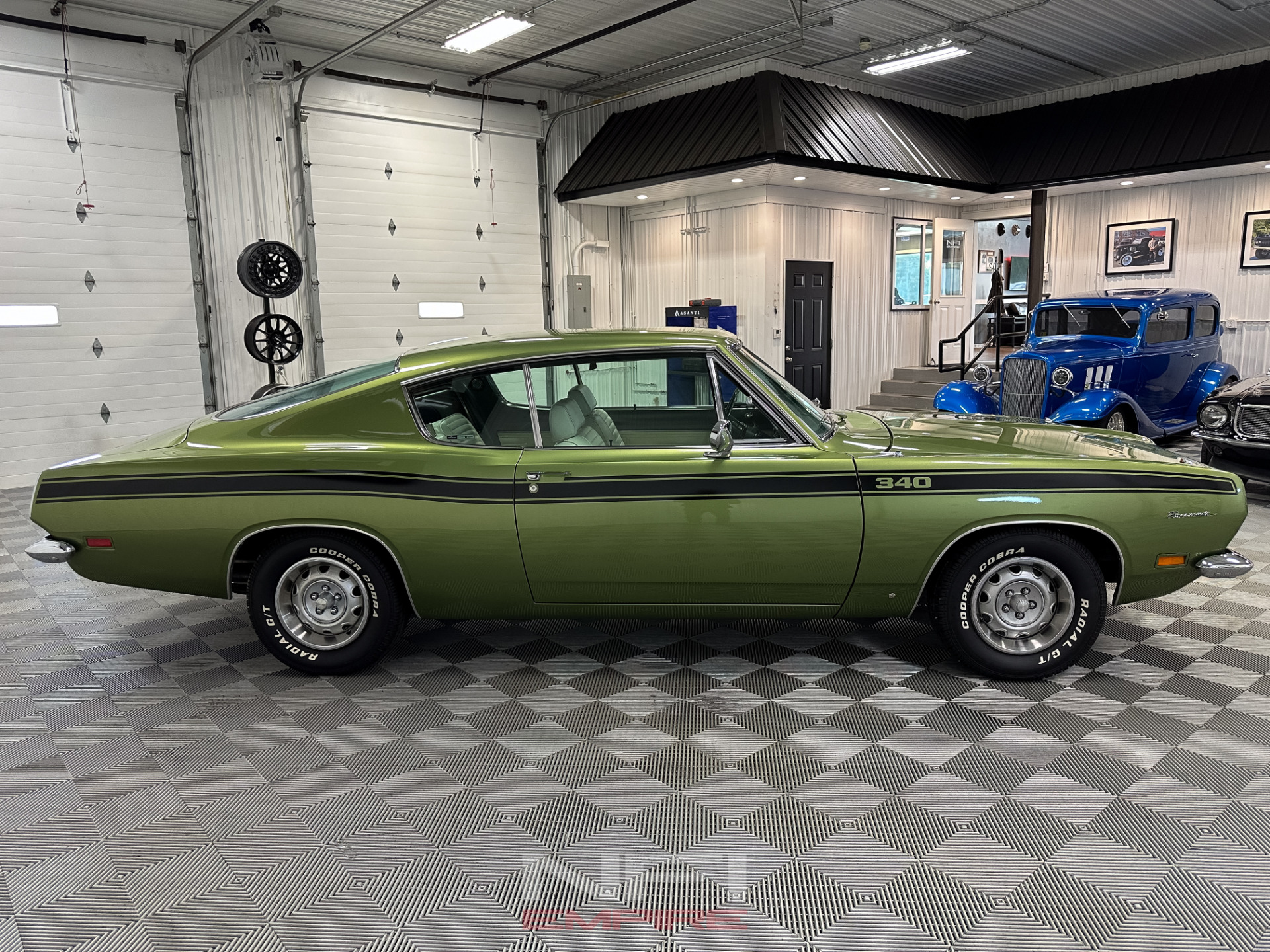 1969 Plymouth Barracuda 1/18(サブライムグリーン) Diecast model cars Plymouth Barracuda 1969 1/18 Highway 61